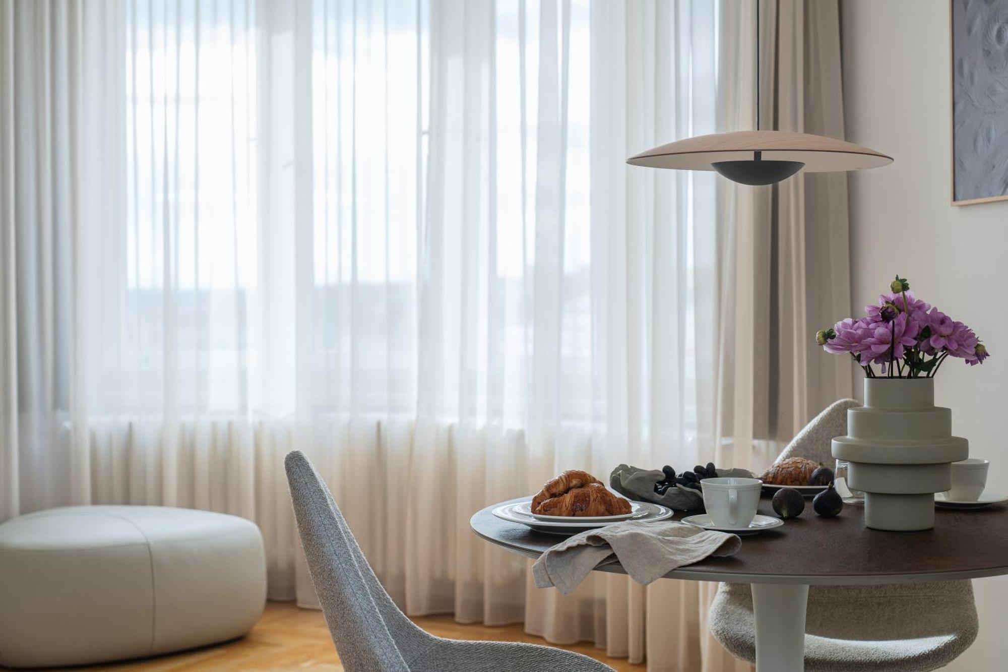 Days - Luxury In Hip Area - 