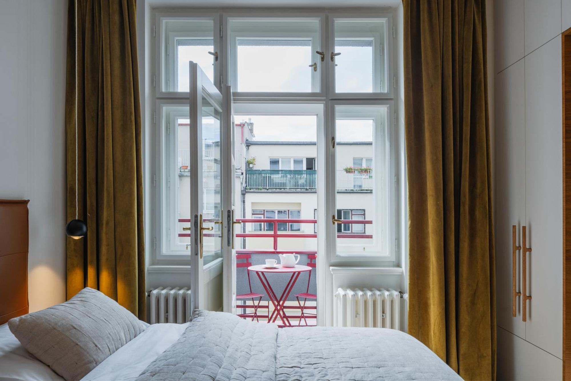 Days - Luxury In Hip Area - 