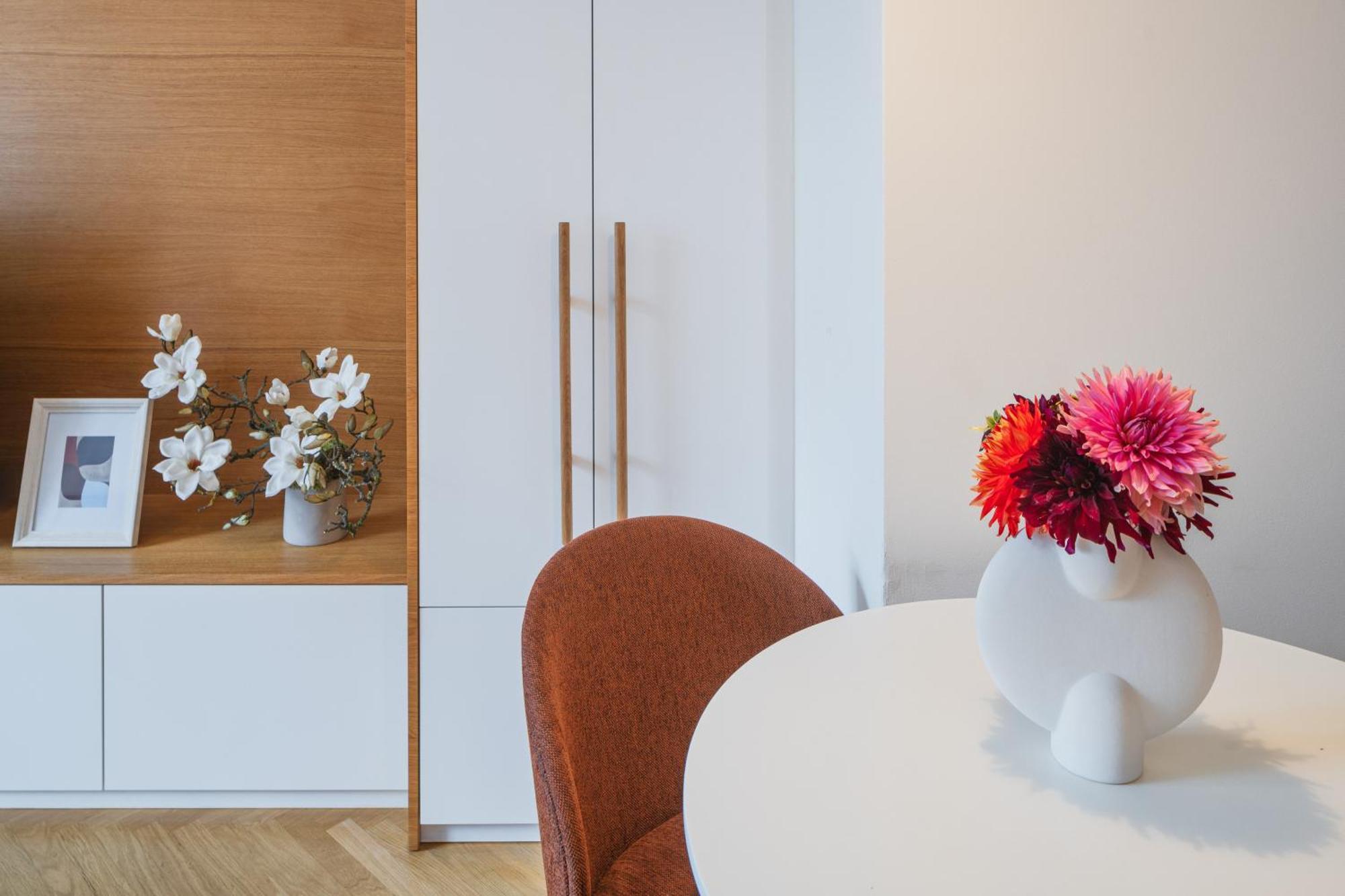 Days - Luxury In Hip Area - 