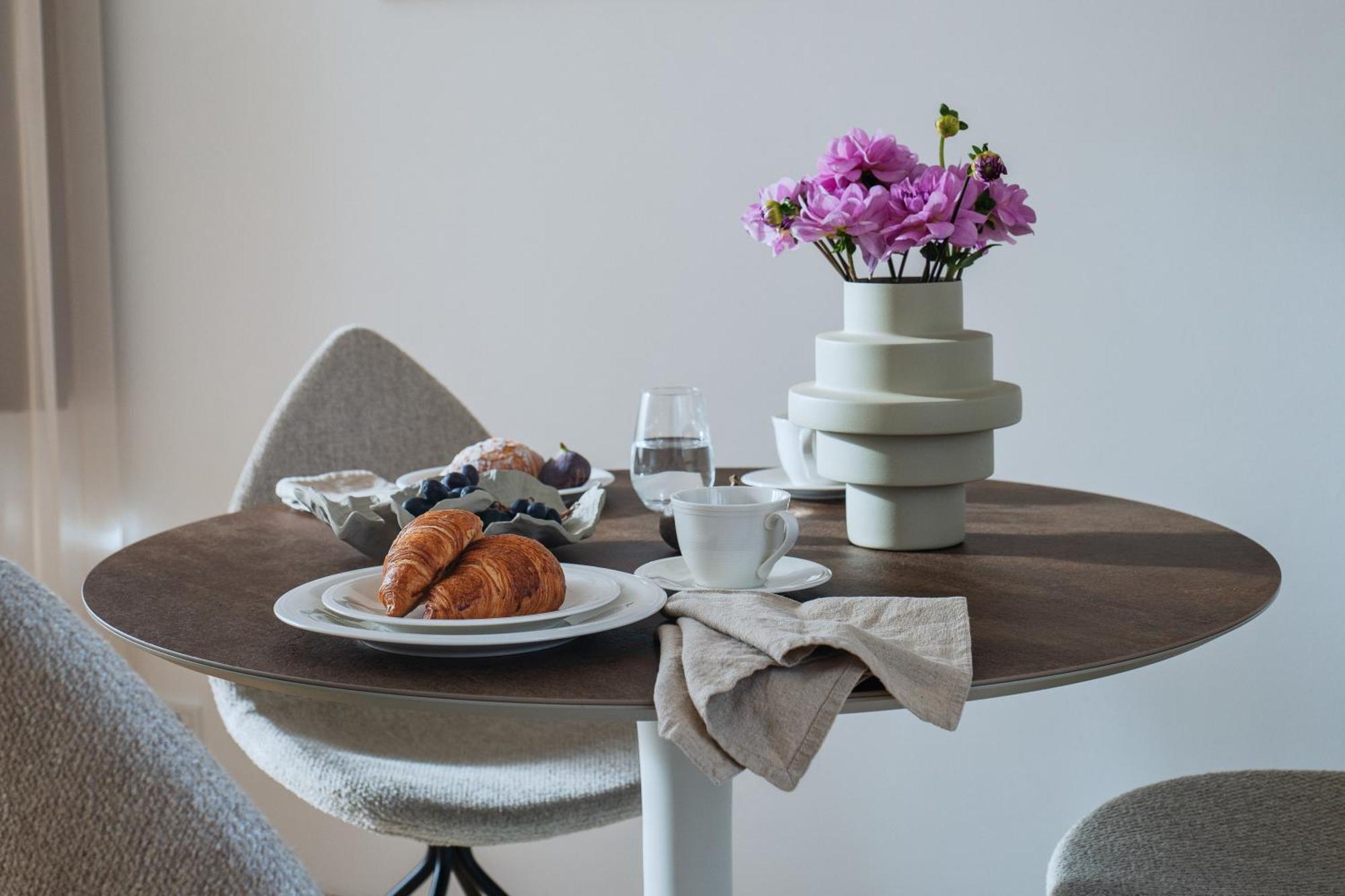 Days - Luxury In Hip Area - 