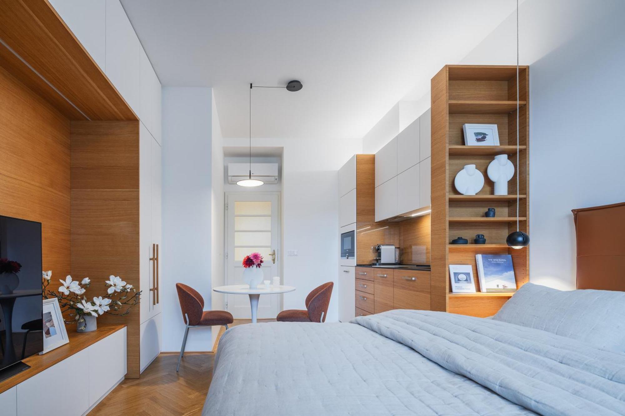 Days - Luxury In Hip Area - 
