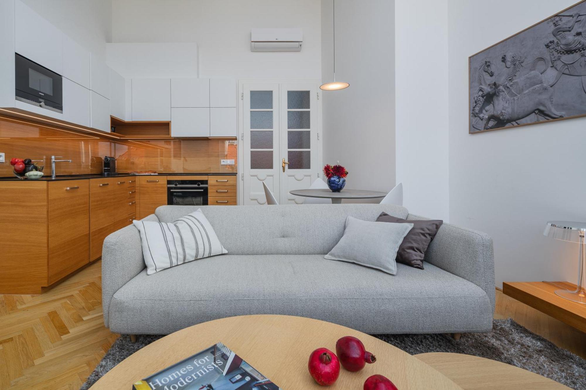 Days - Luxury In Hip Area - 