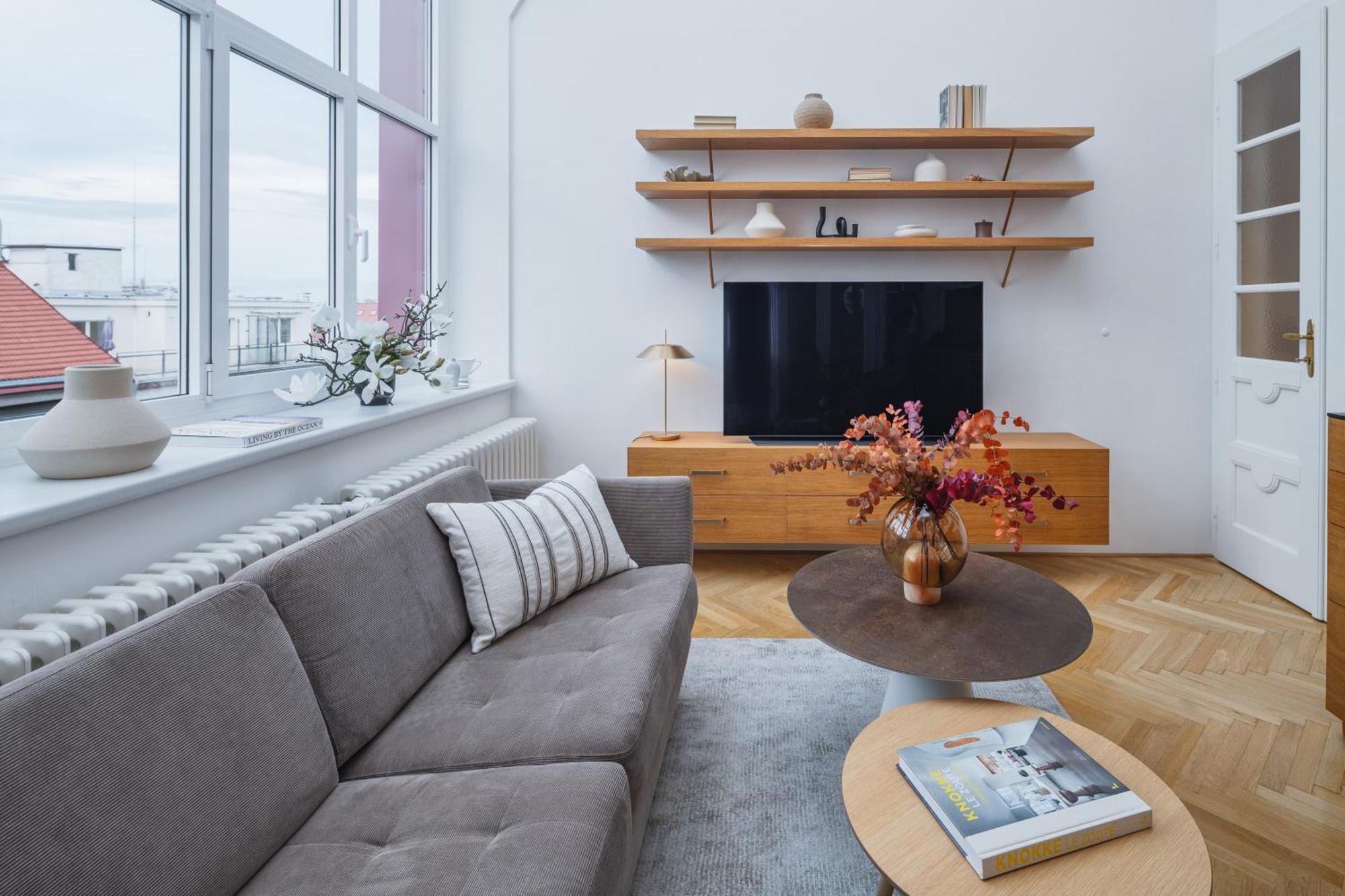 Days - Luxury In Hip Area - 