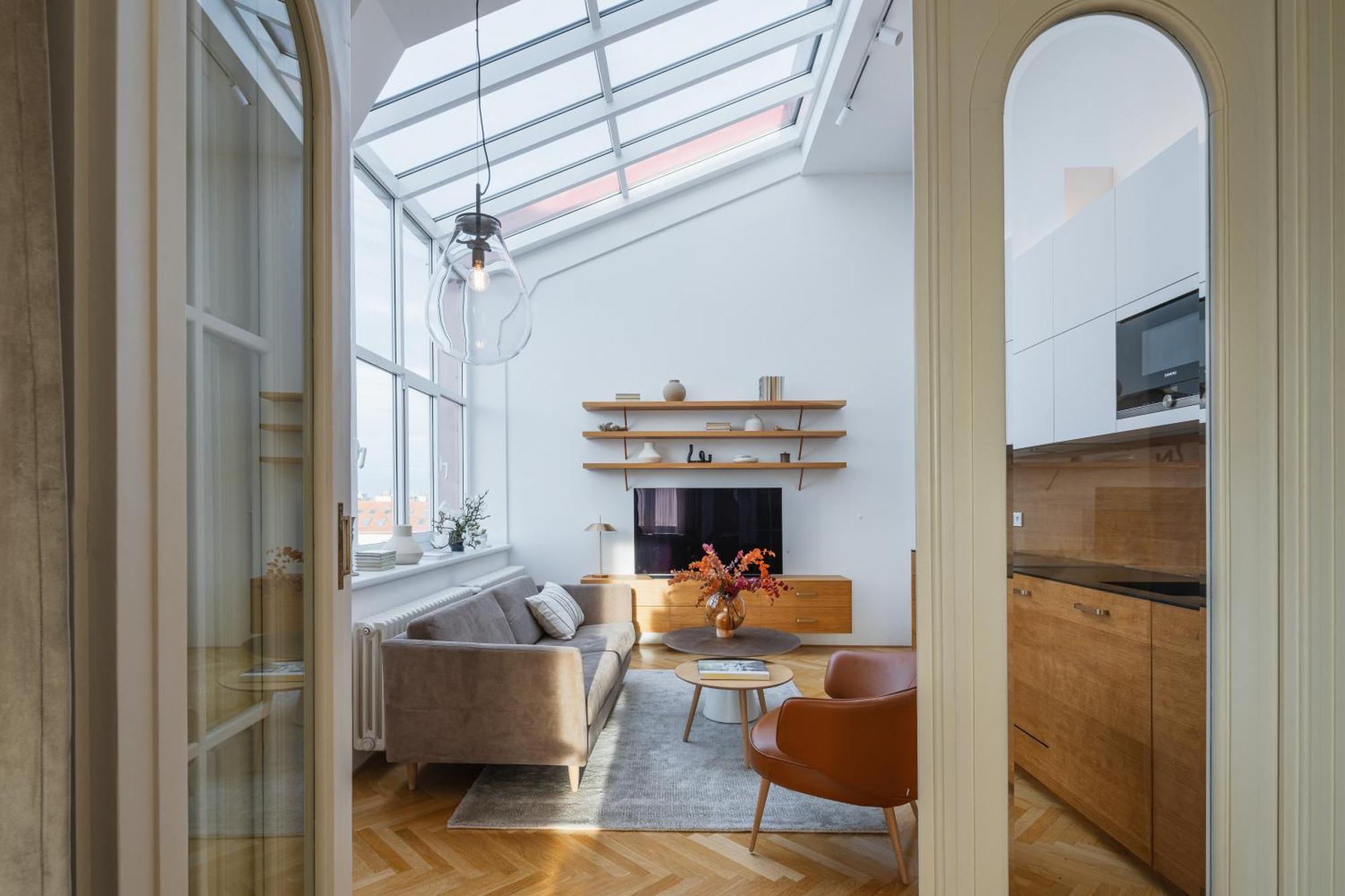 Days - Luxury In Hip Area - 