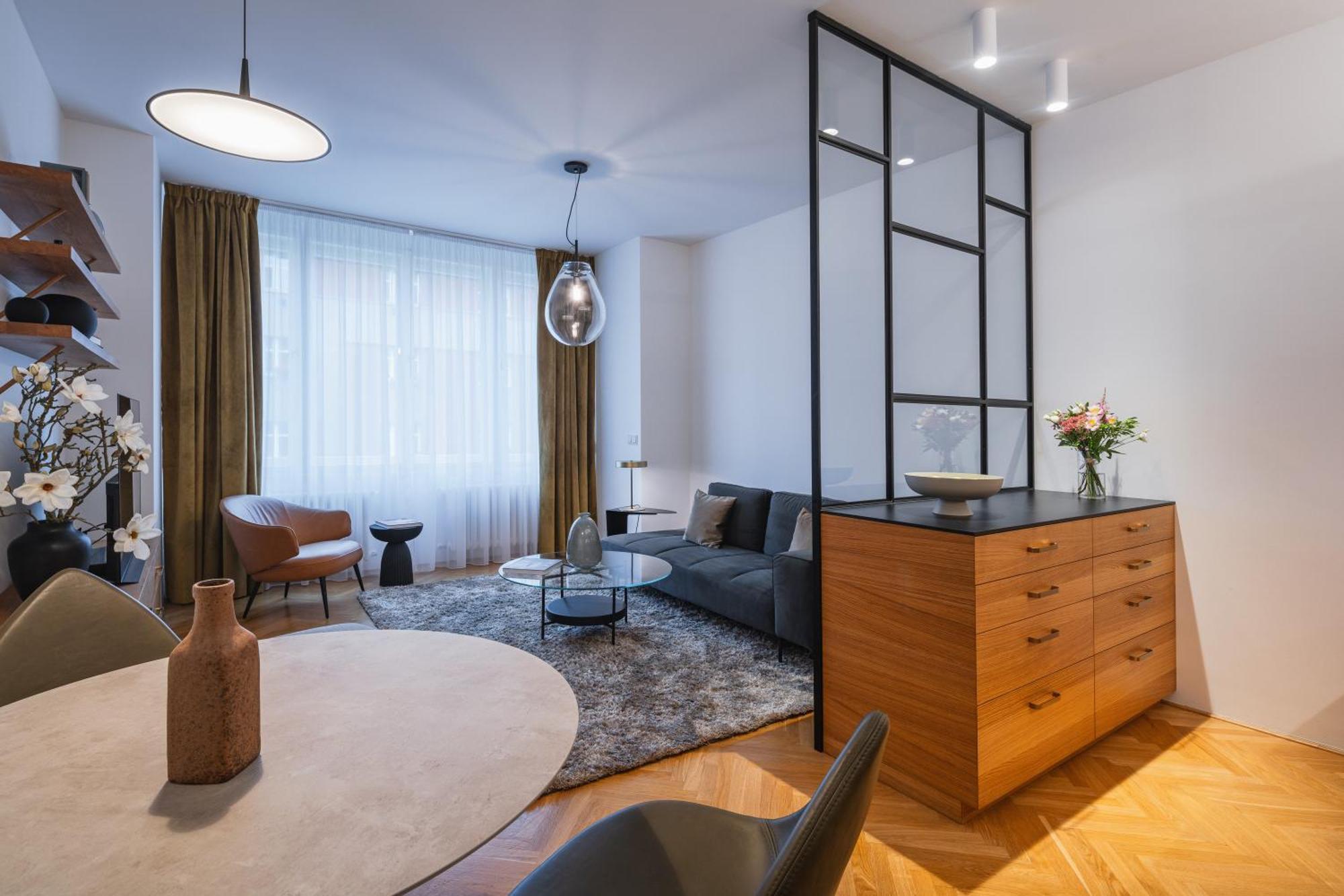 Days - Luxury In Hip Area - 