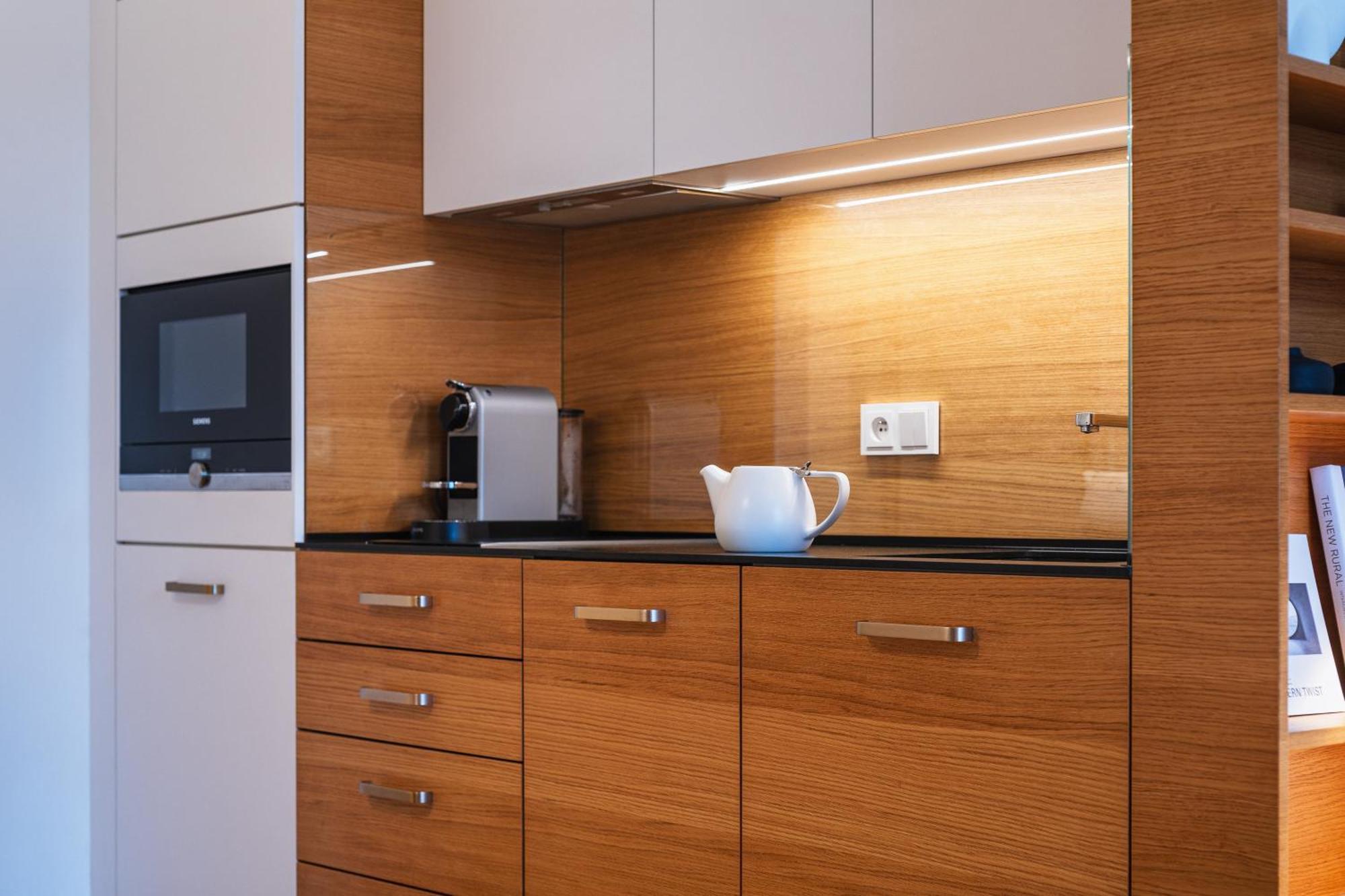 Days - Luxury In Hip Area - 