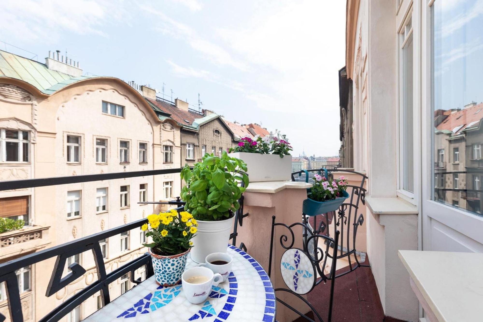 Days - Sunny Riverside With Terraces *
