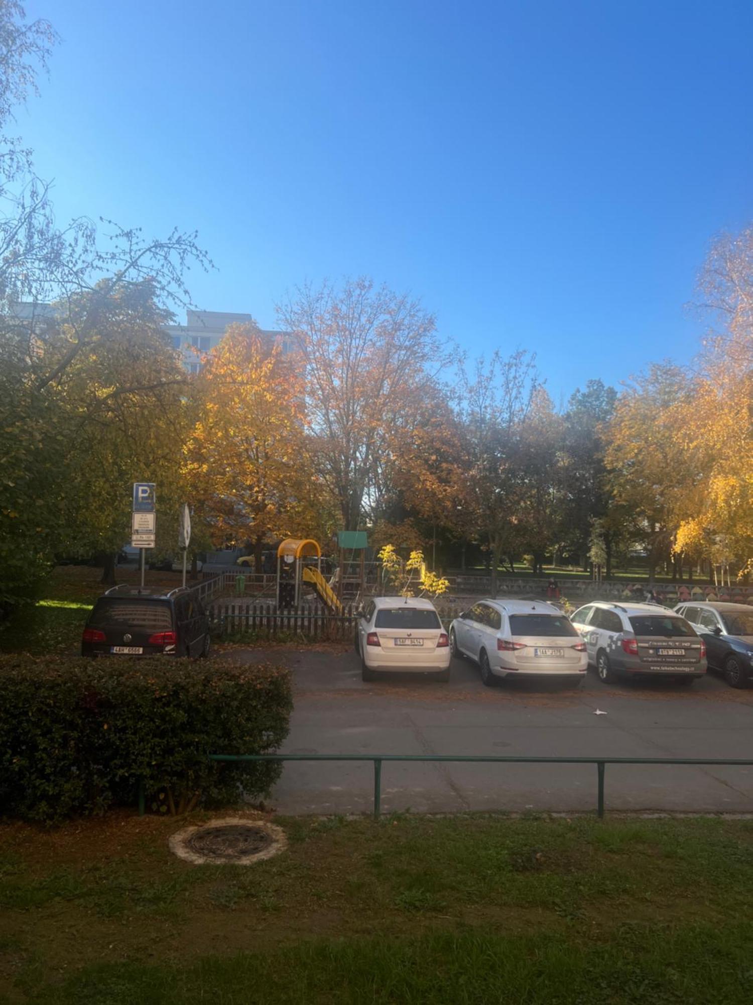 Utulny Prostorny Tichy V Blizkosti Centra Lägenhet *
