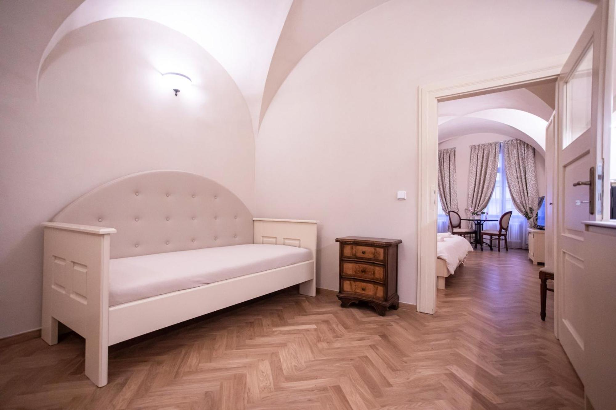 Thunovska Apartment