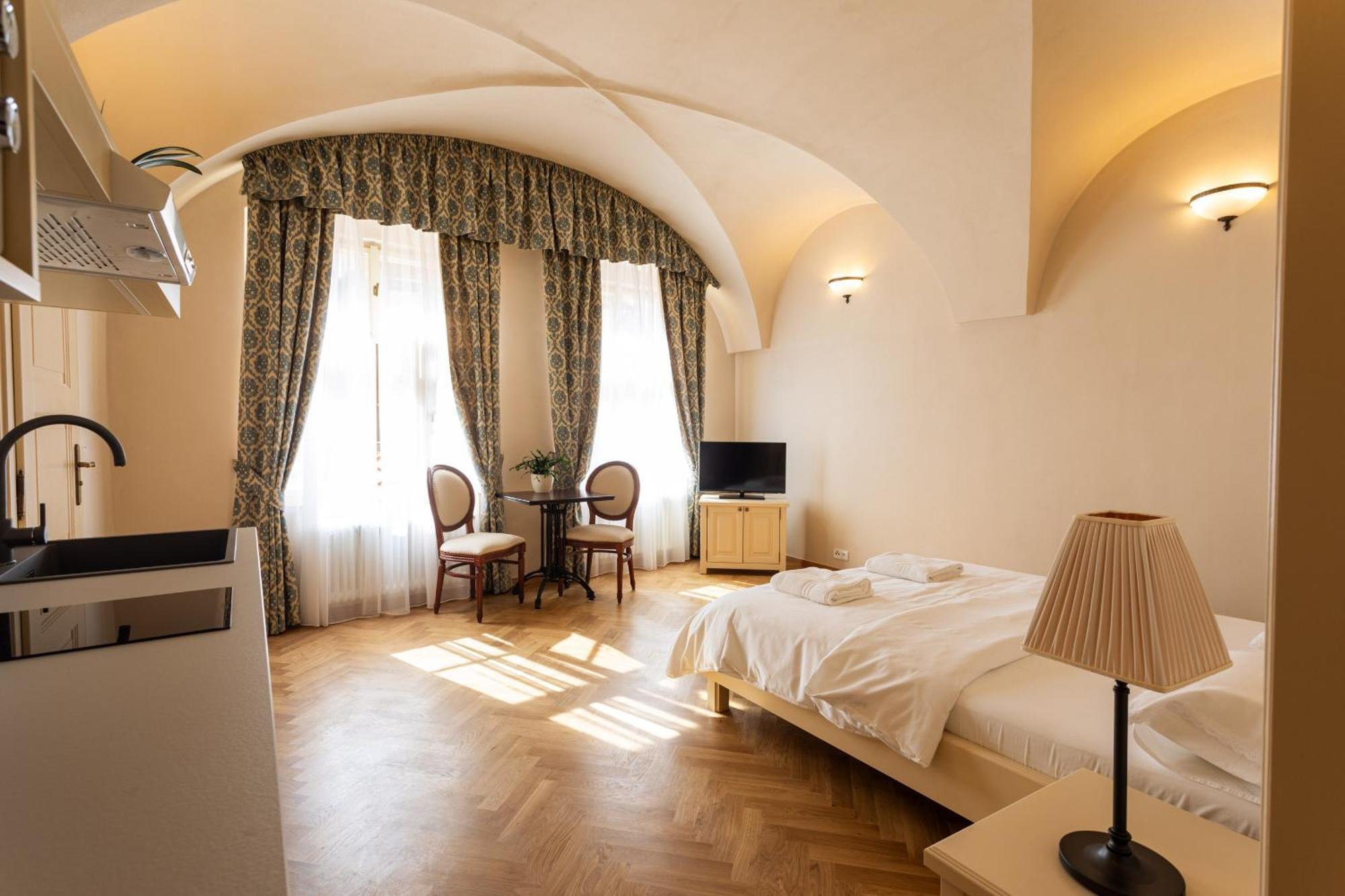 Thunovska Apartment *