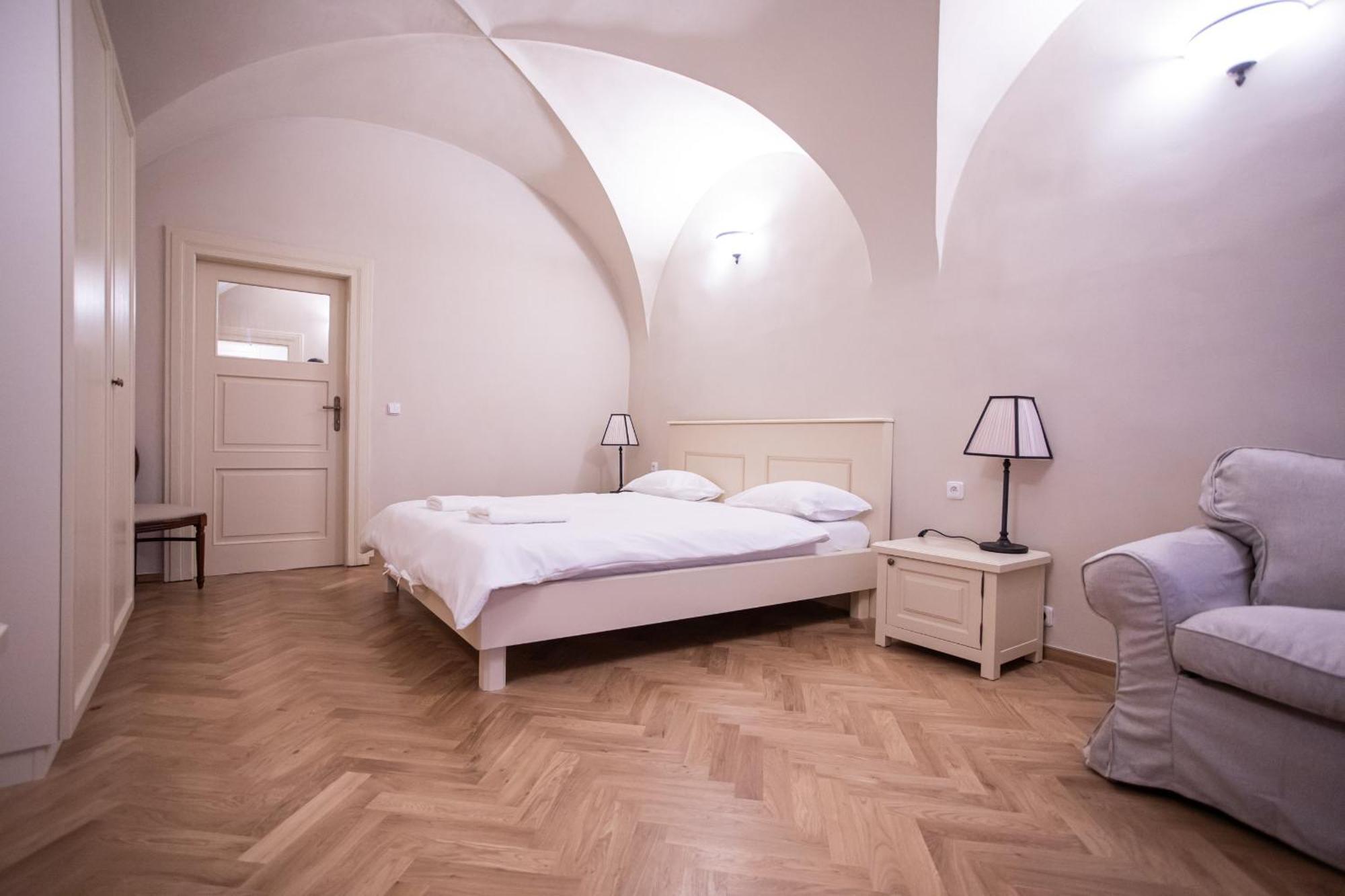 Apartment Thunovska Prag