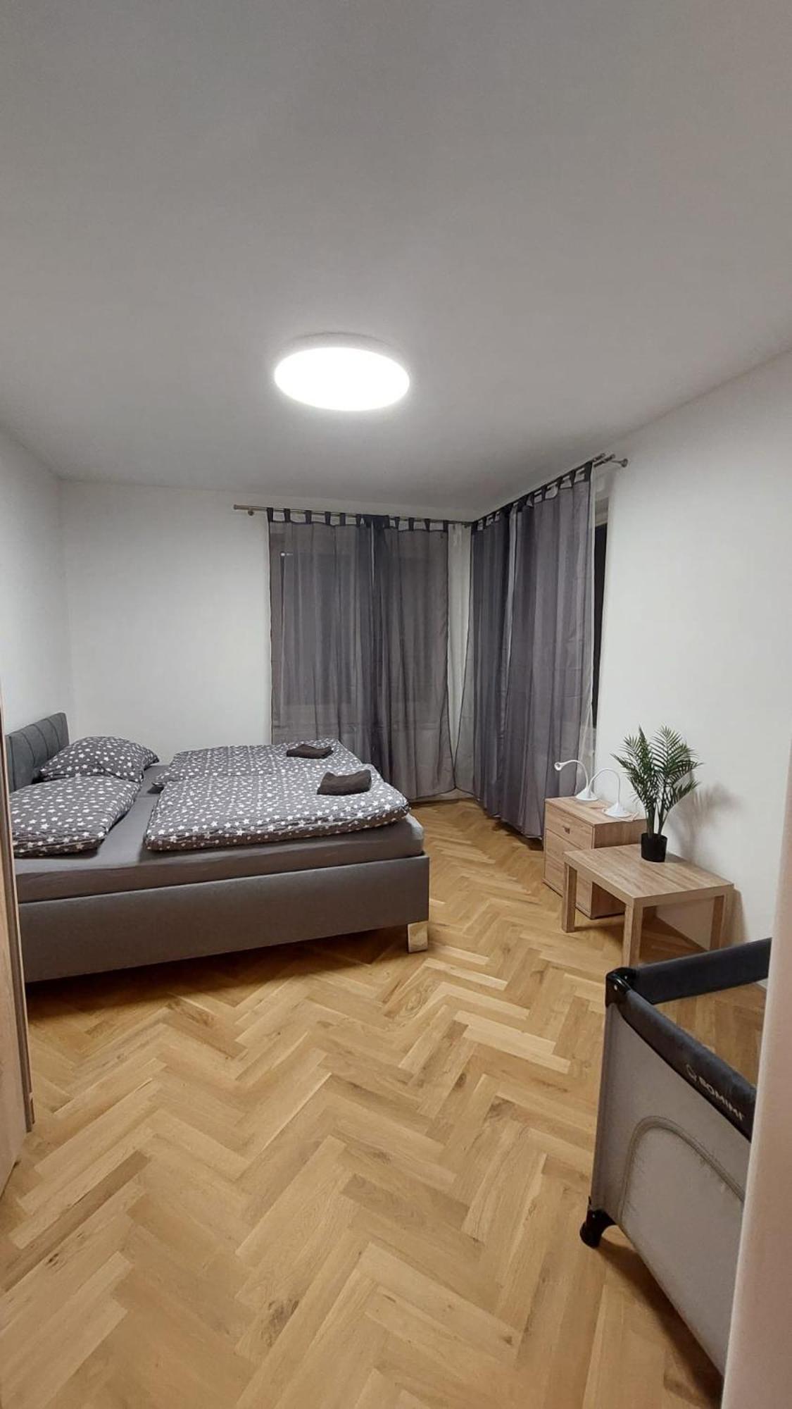 Apartment Spoon 1a
