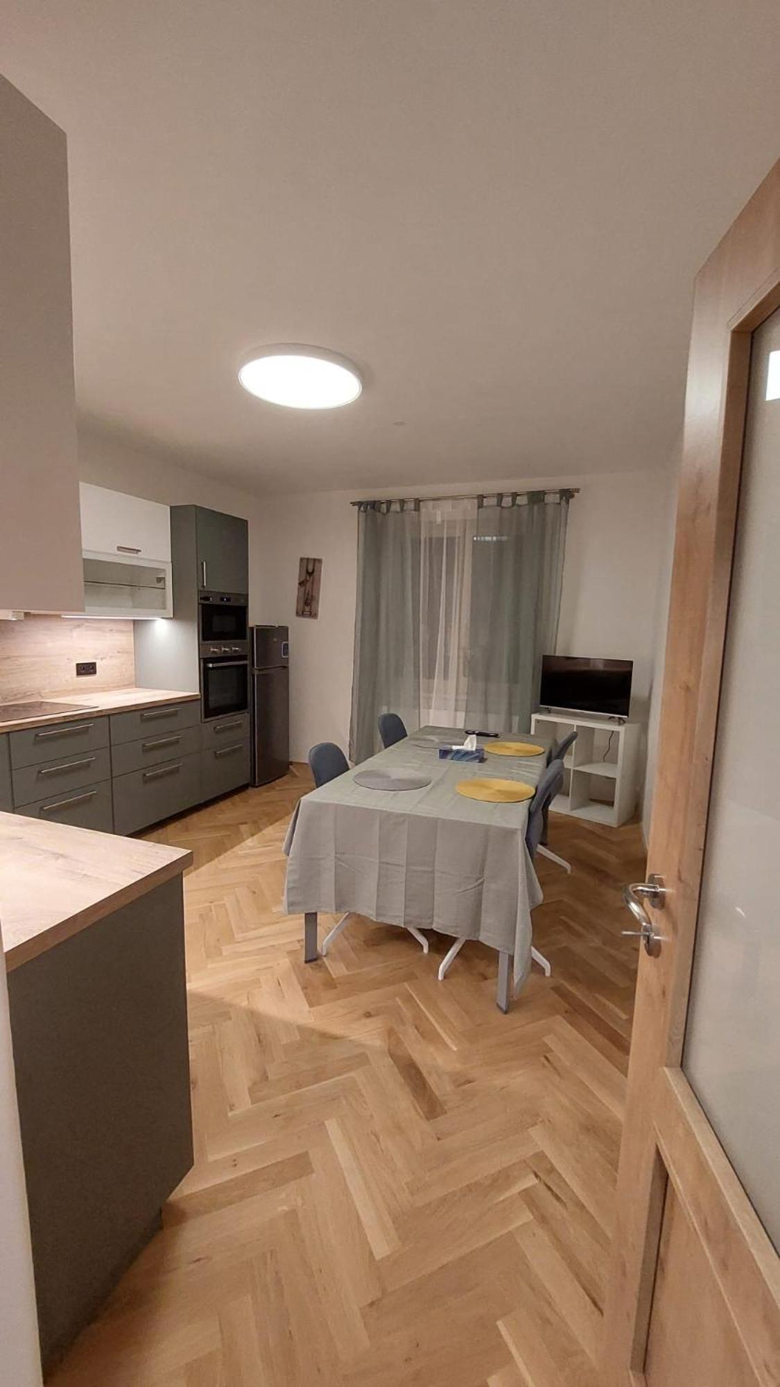 Apartment Spoon 1a *