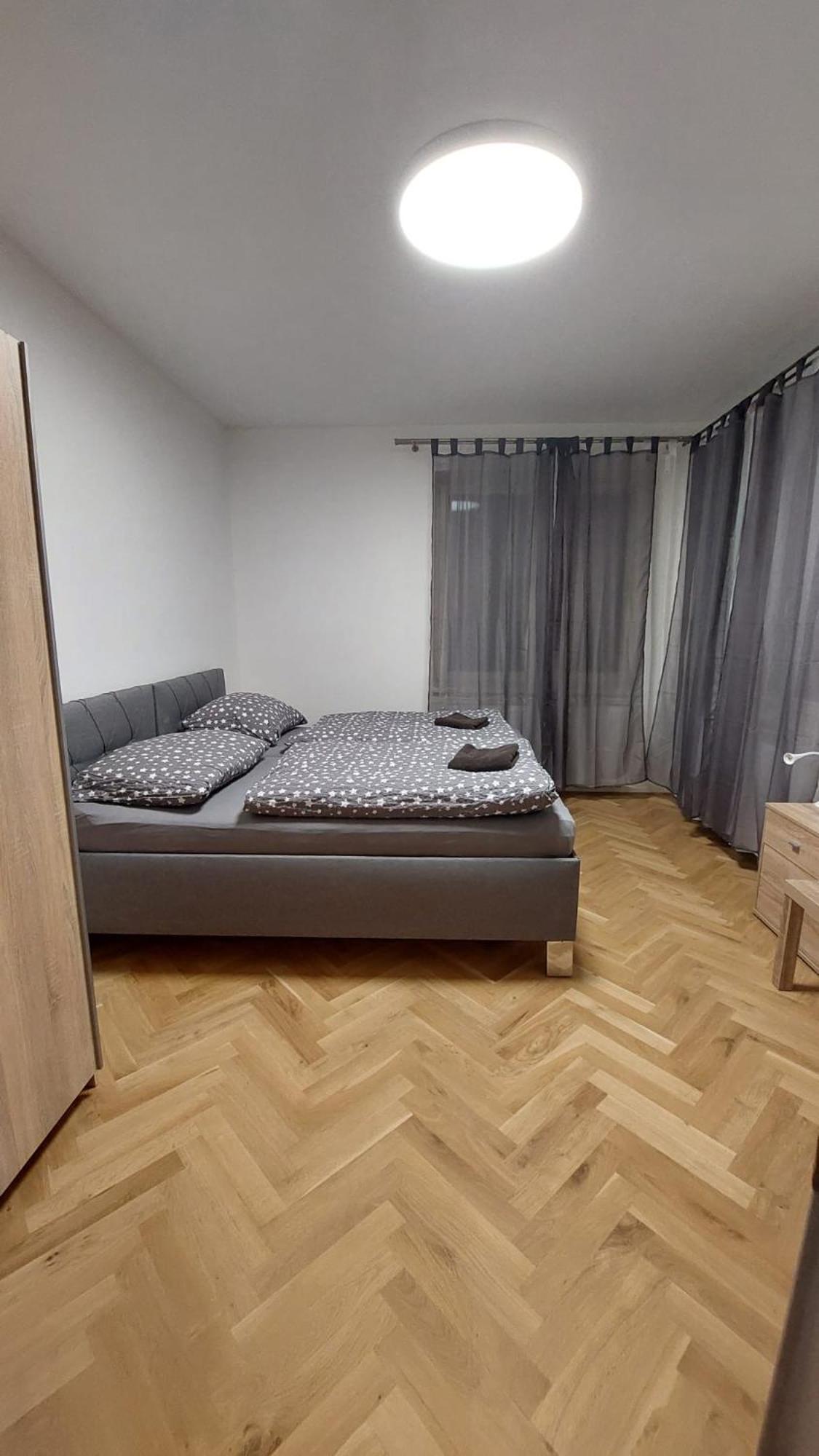 Apartment Spoon 1a *