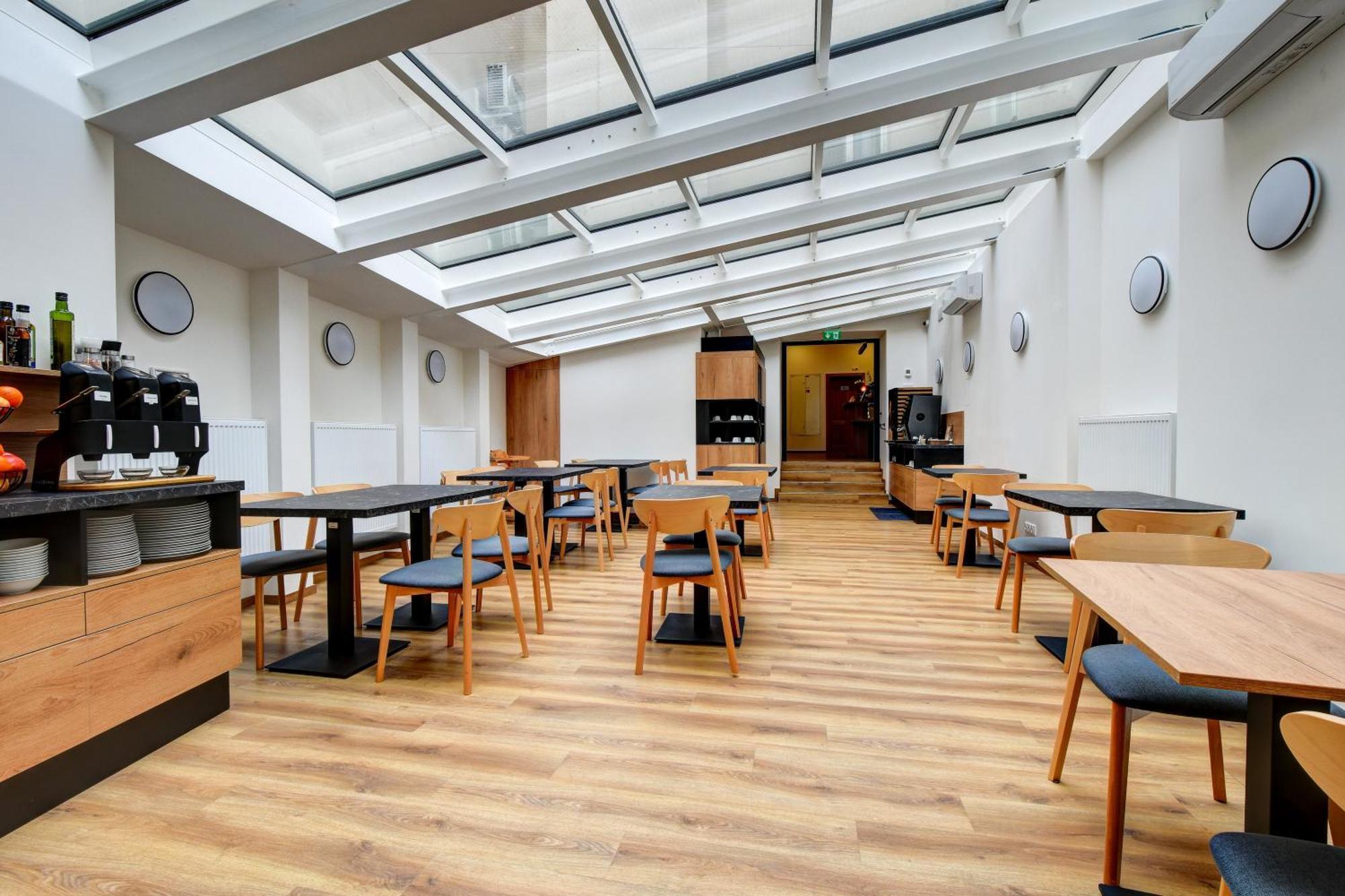 Hotel Karlova 4*