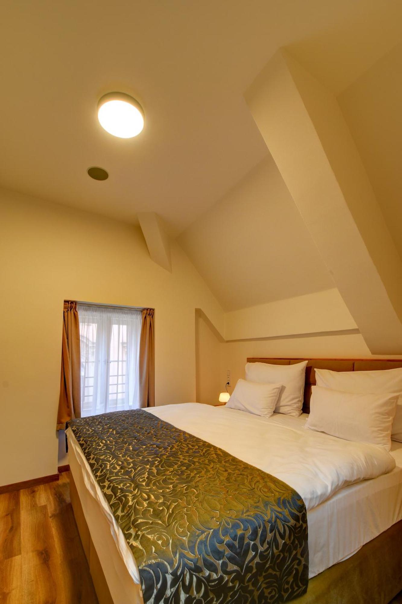 Hotel Karlova 4*