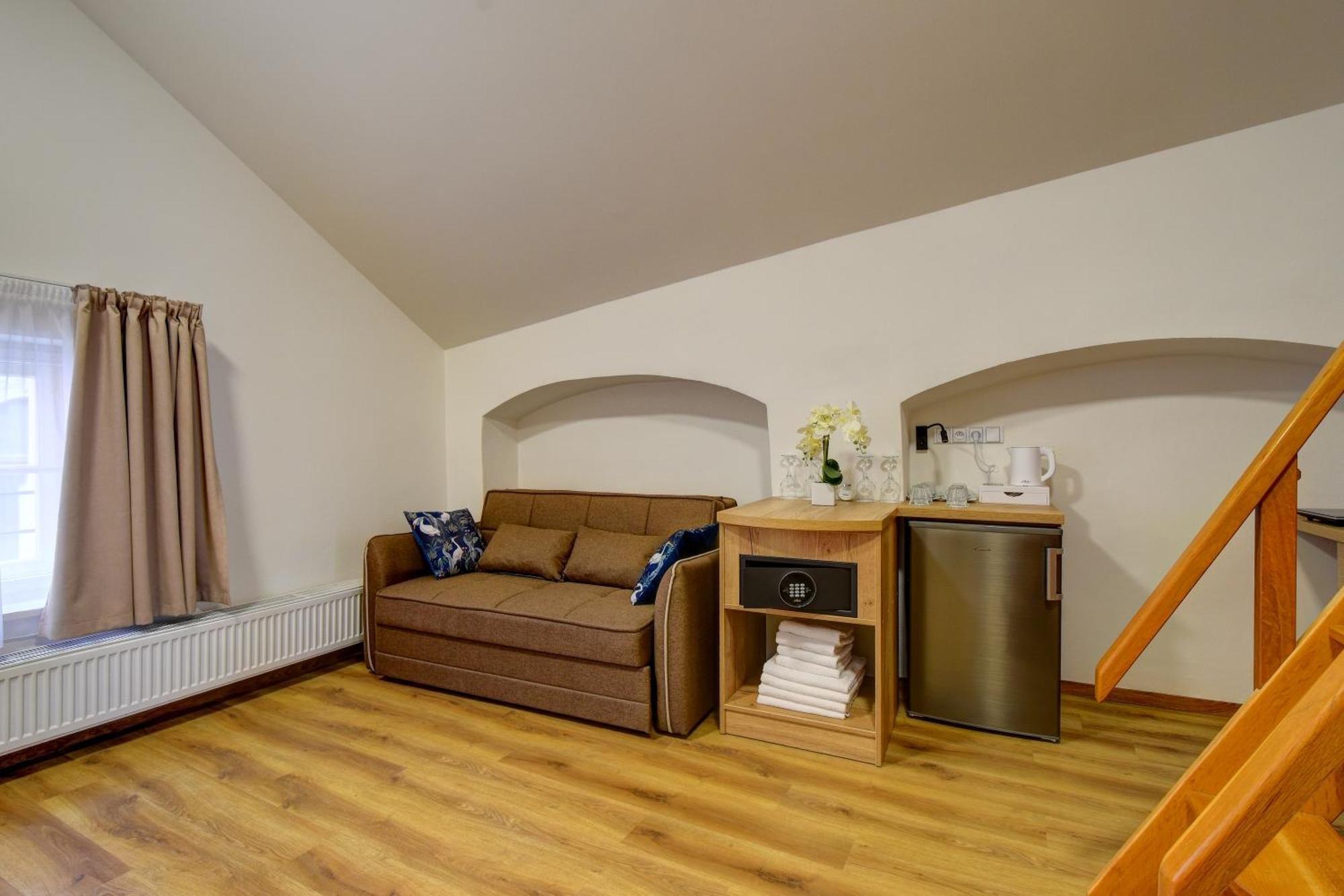 Karlova 4*