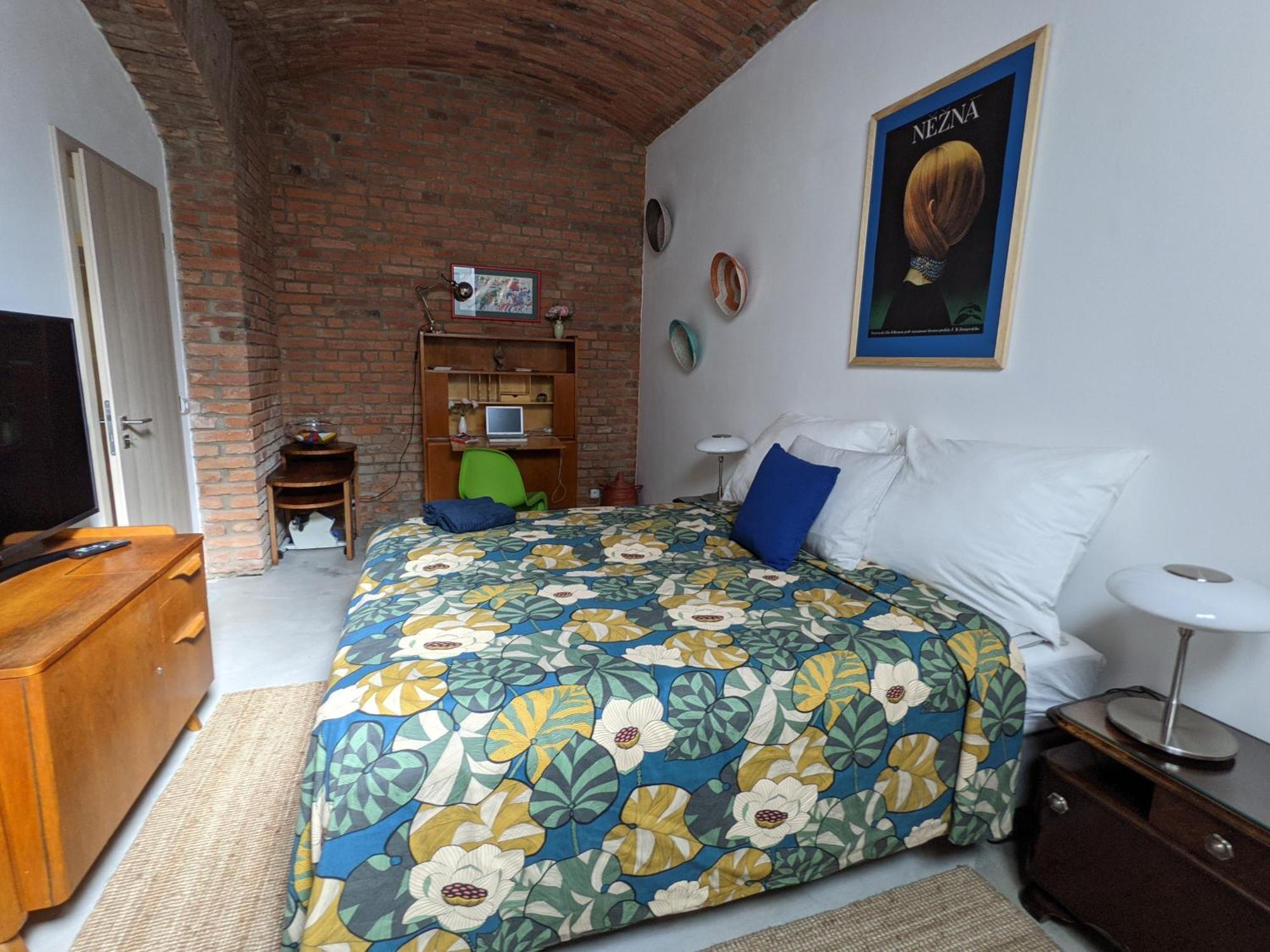 Apartment Romantic And Atypical In Prague's Montmartre