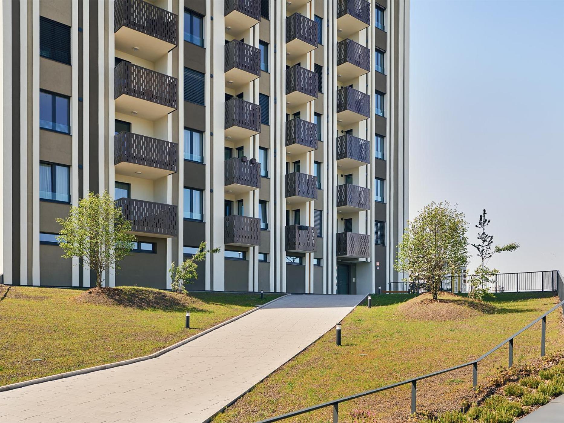 Luxury Sunny - Garage Parking, Metro, Balcony, Ps5 With Games Prag