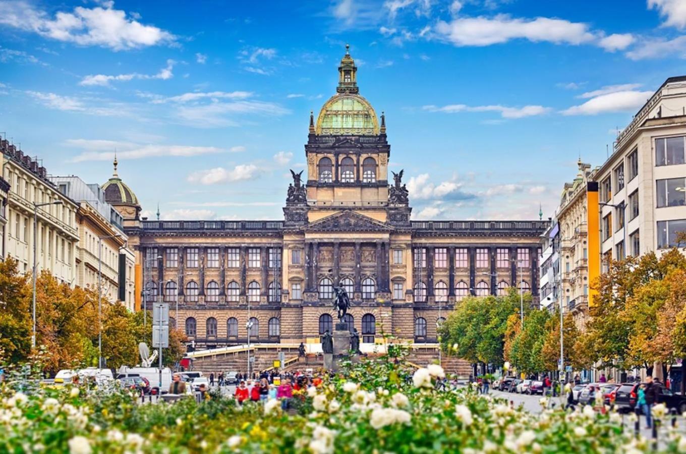 Wenceslas Square 150 M2 Apartment