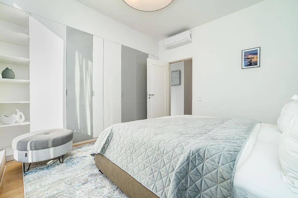 High-class Rooftop Apt. With Spacious Terrace * Prag