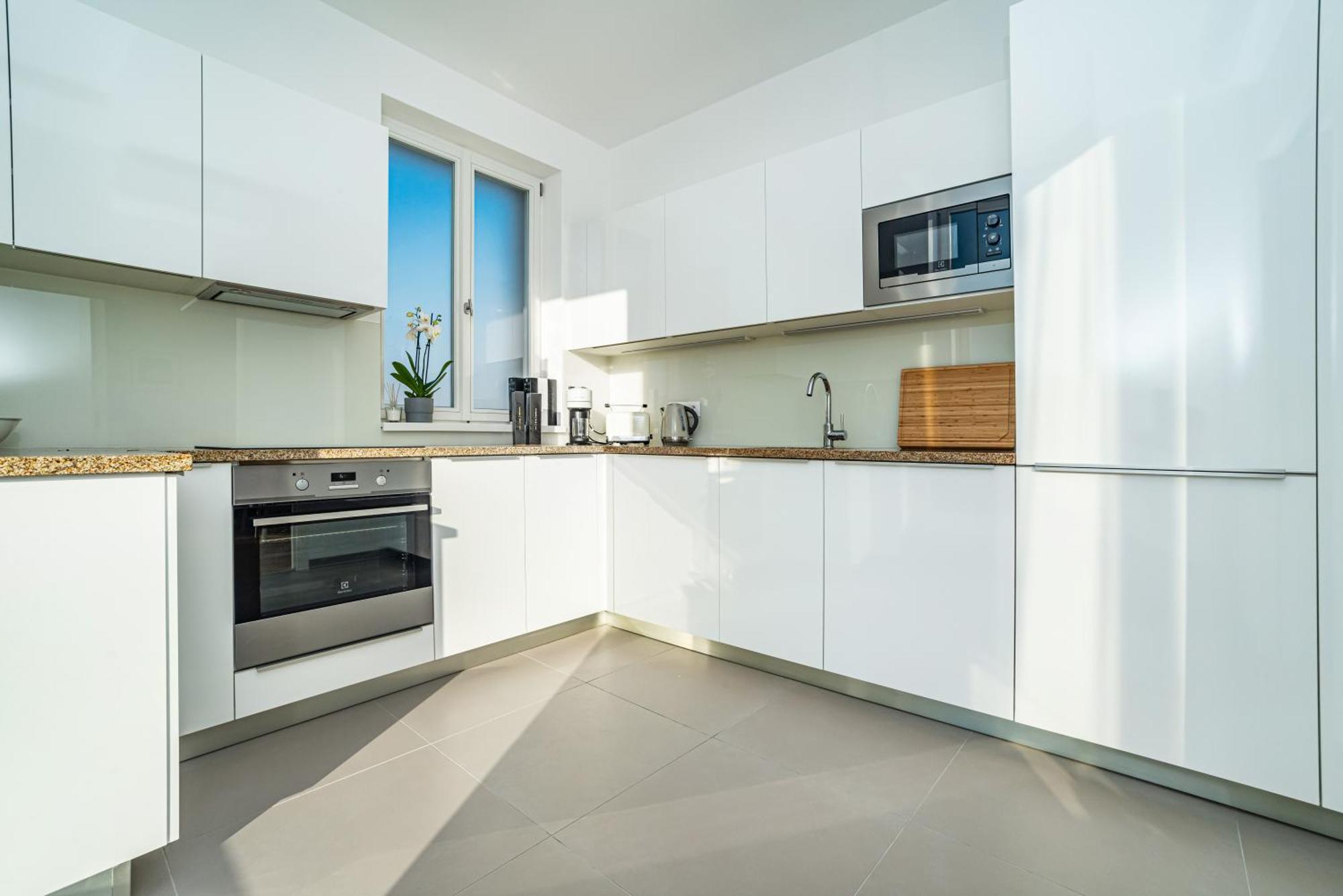 High-class Rooftop Apt. With Spacious Terrace