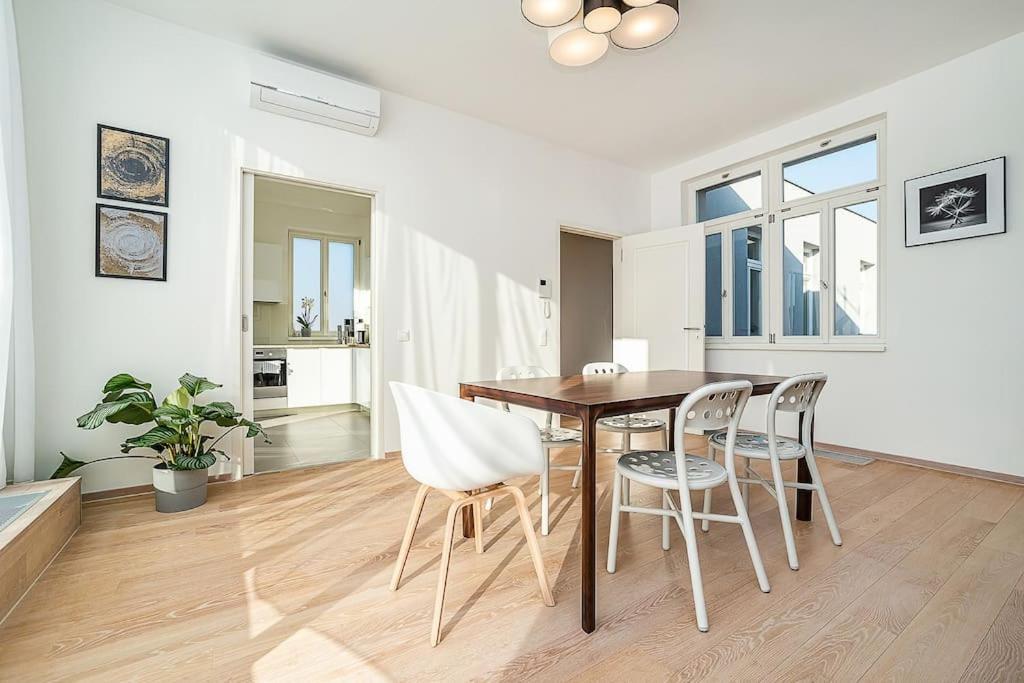 High-class Rooftop Apt. With Spacious Terrace * Prag