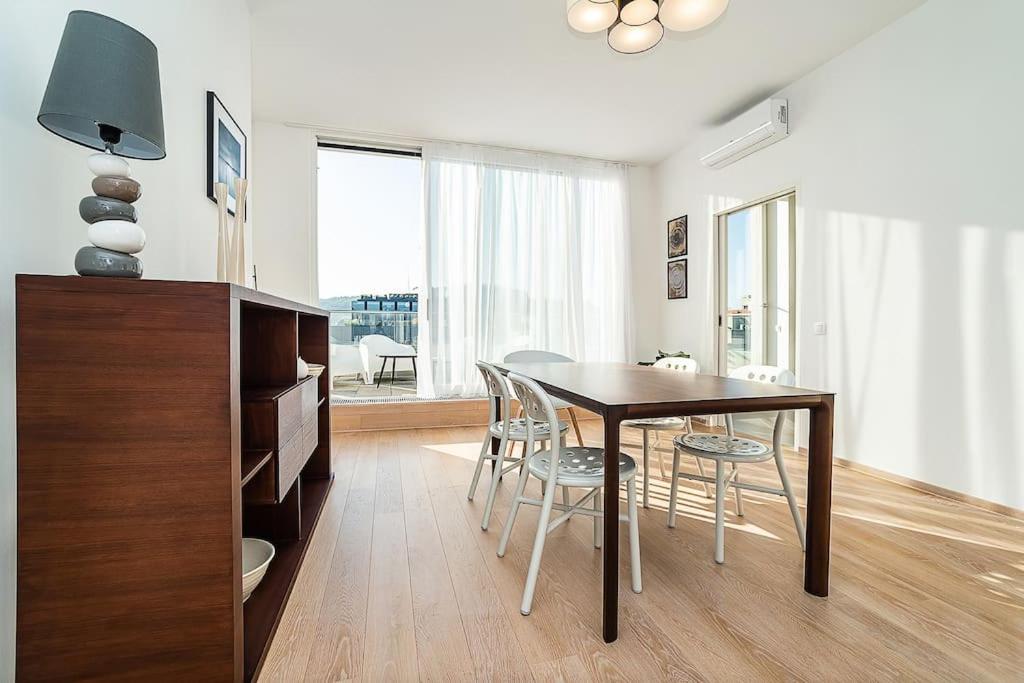 Apartment High-class Rooftop Apt. With Spacious Terrace Prag