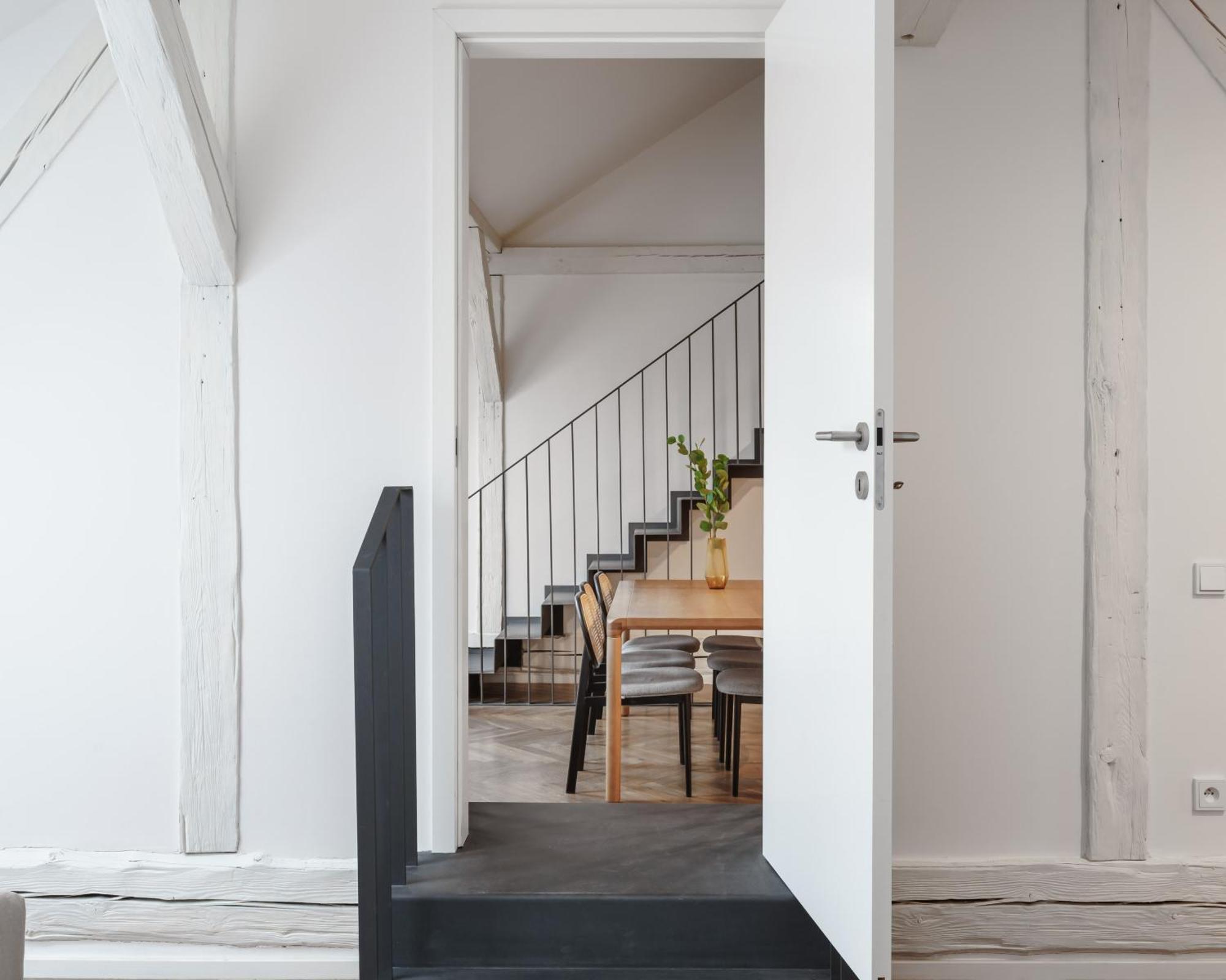 Limehome Halkova 4* Prag