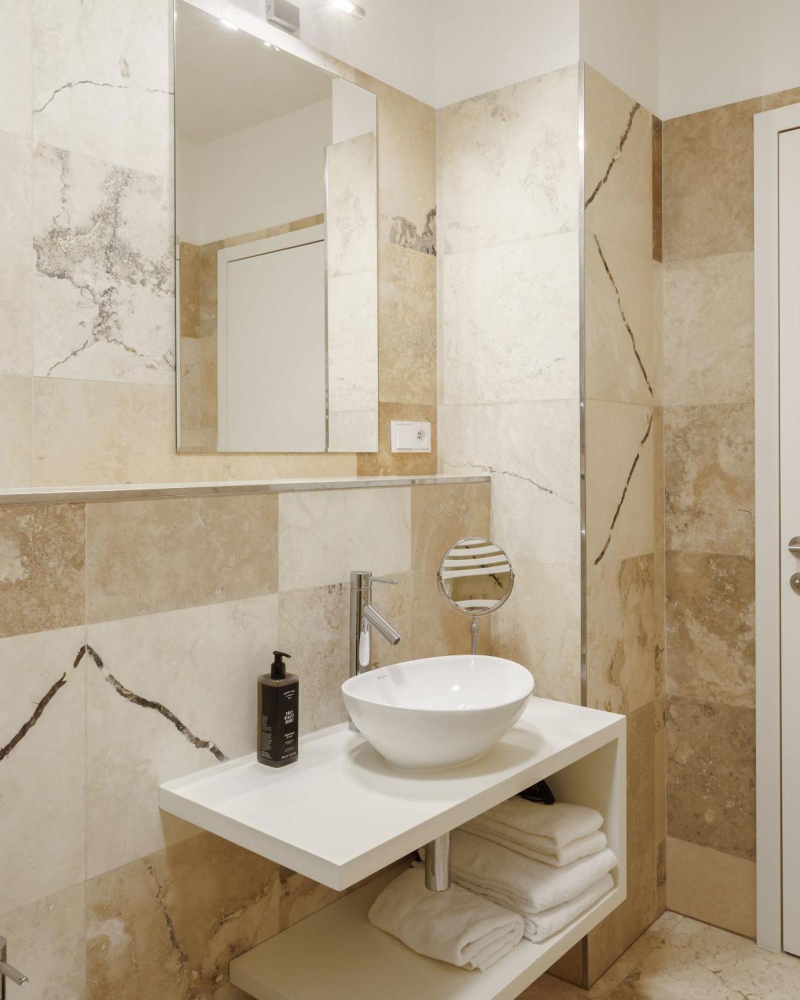Lejlighedshotel Limehome Halkova 4*
