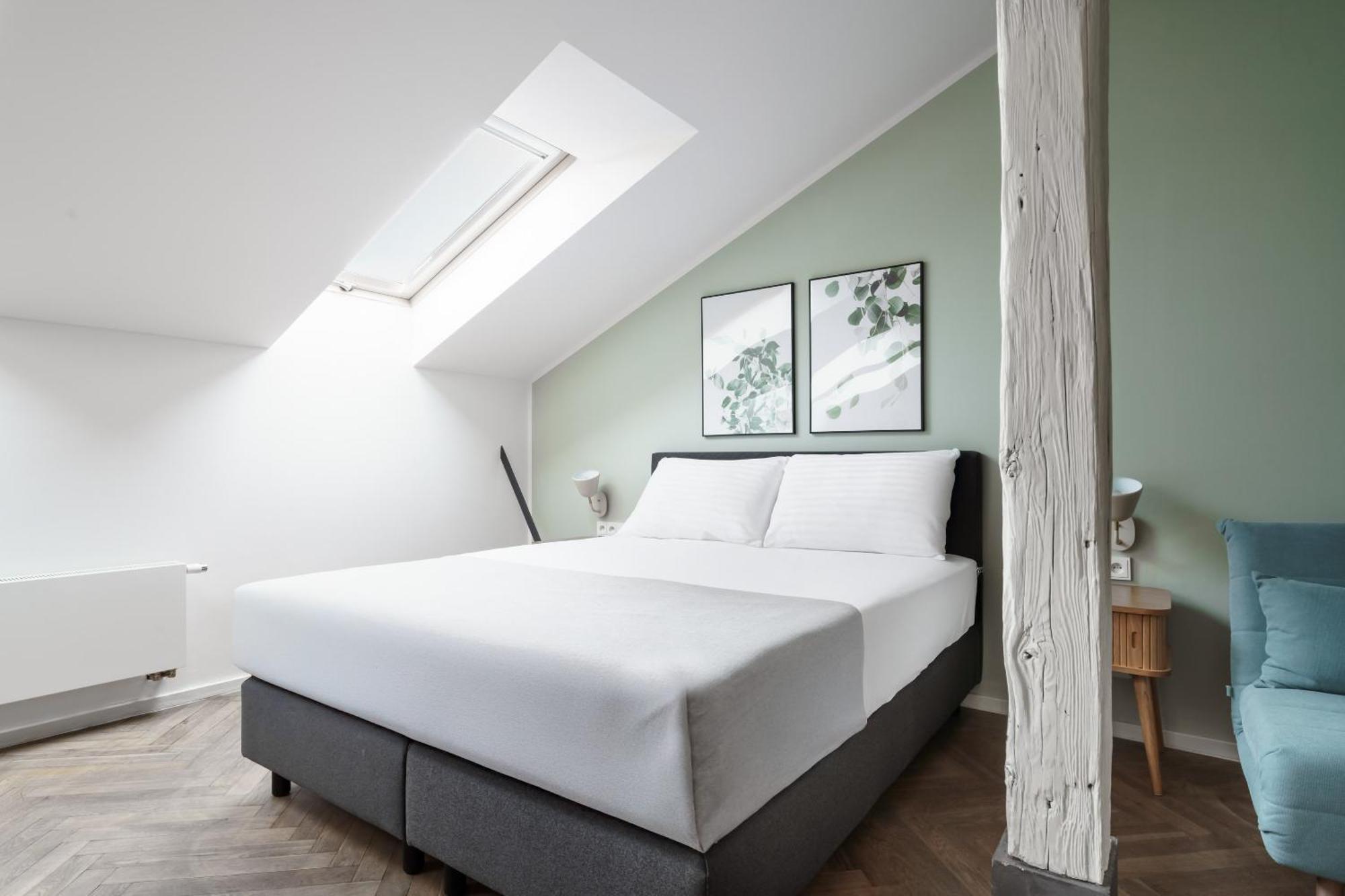 Limehome Halkova 4* Praha