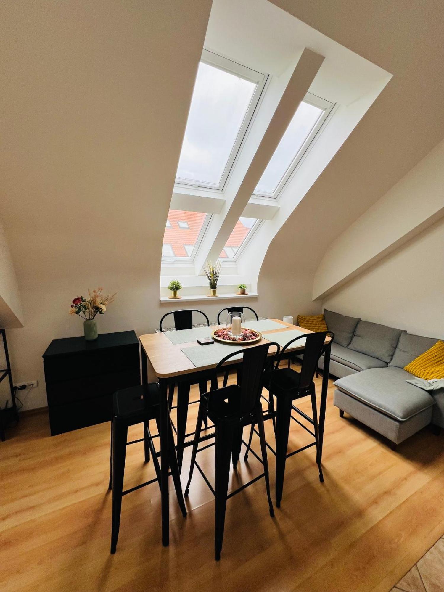 Central, Cozy & Stylish With Views Lägenhet *