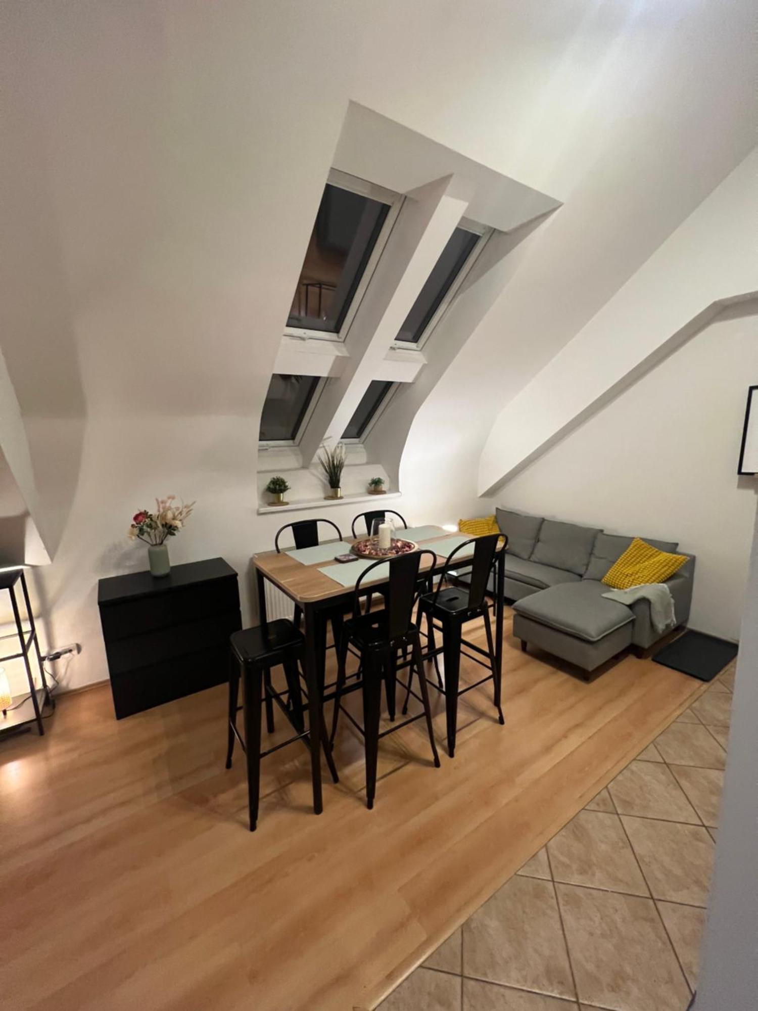Central, Cozy & Stylish With Views Lägenhet *