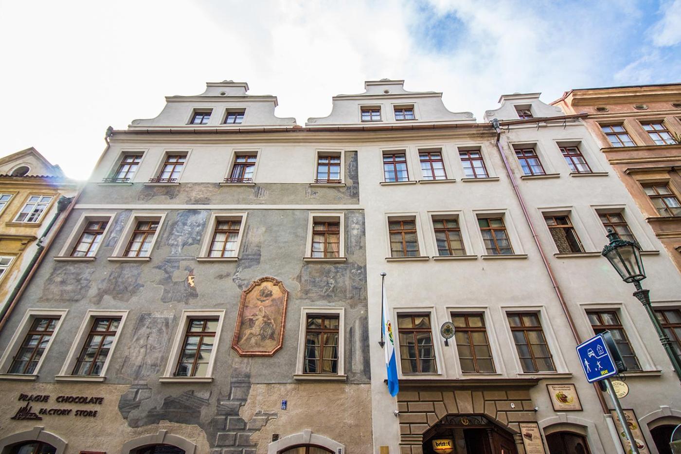 Thunovska Lägenhet *