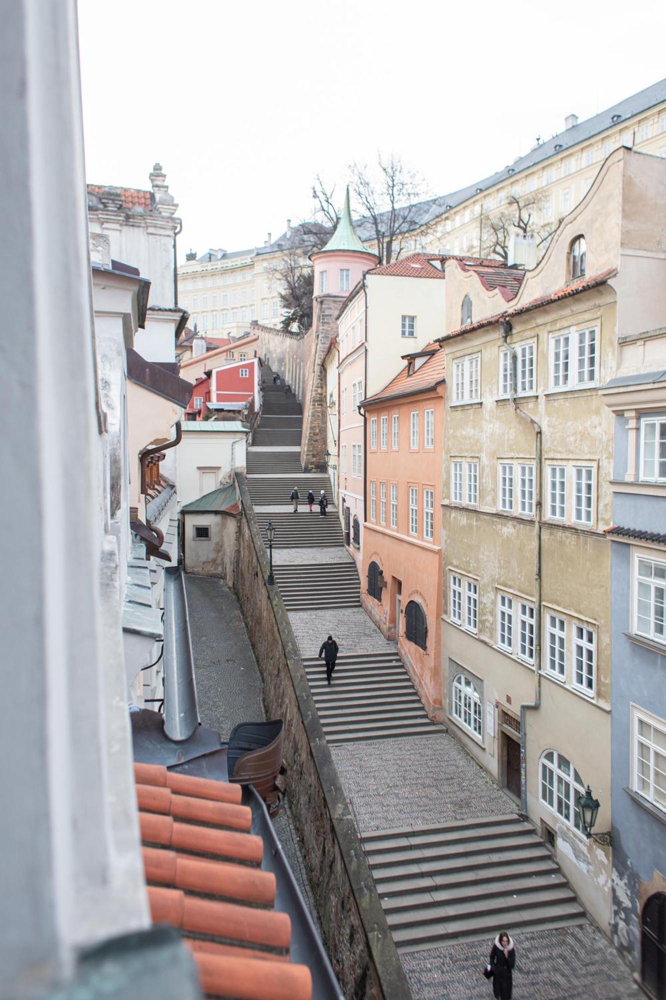 Thunovska Apartment *