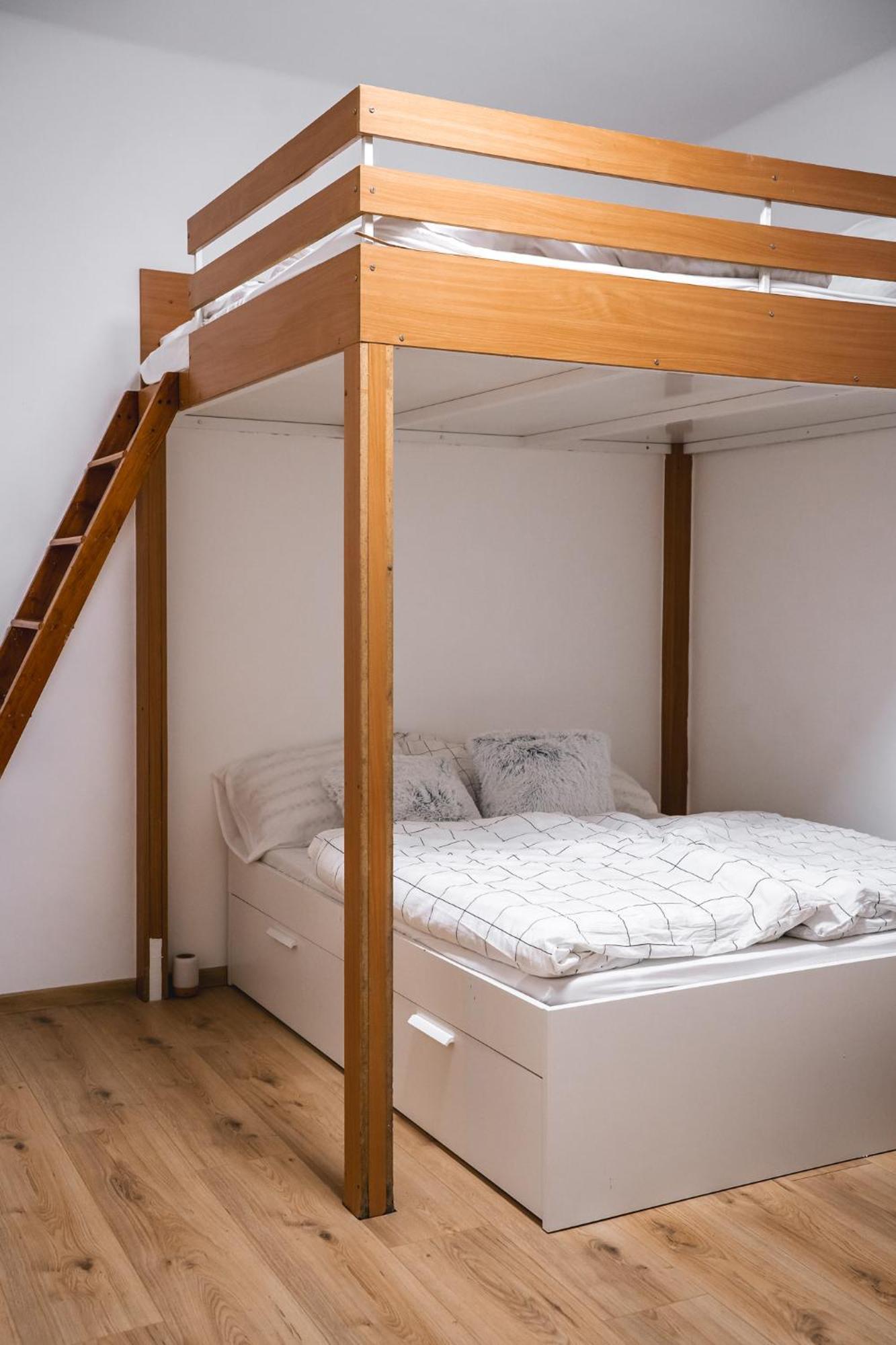 Swanky Retreat Apartment Prague