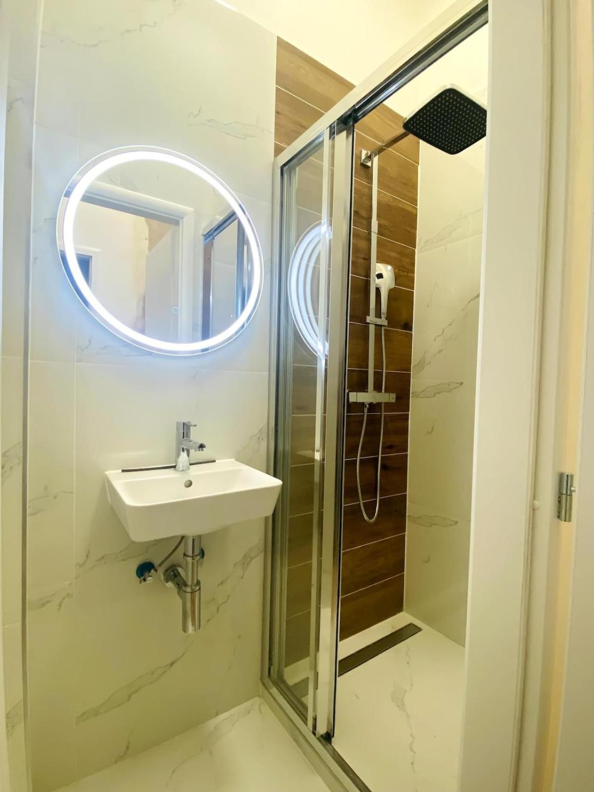 Apartment Private Close To Red Subway Pankrac *