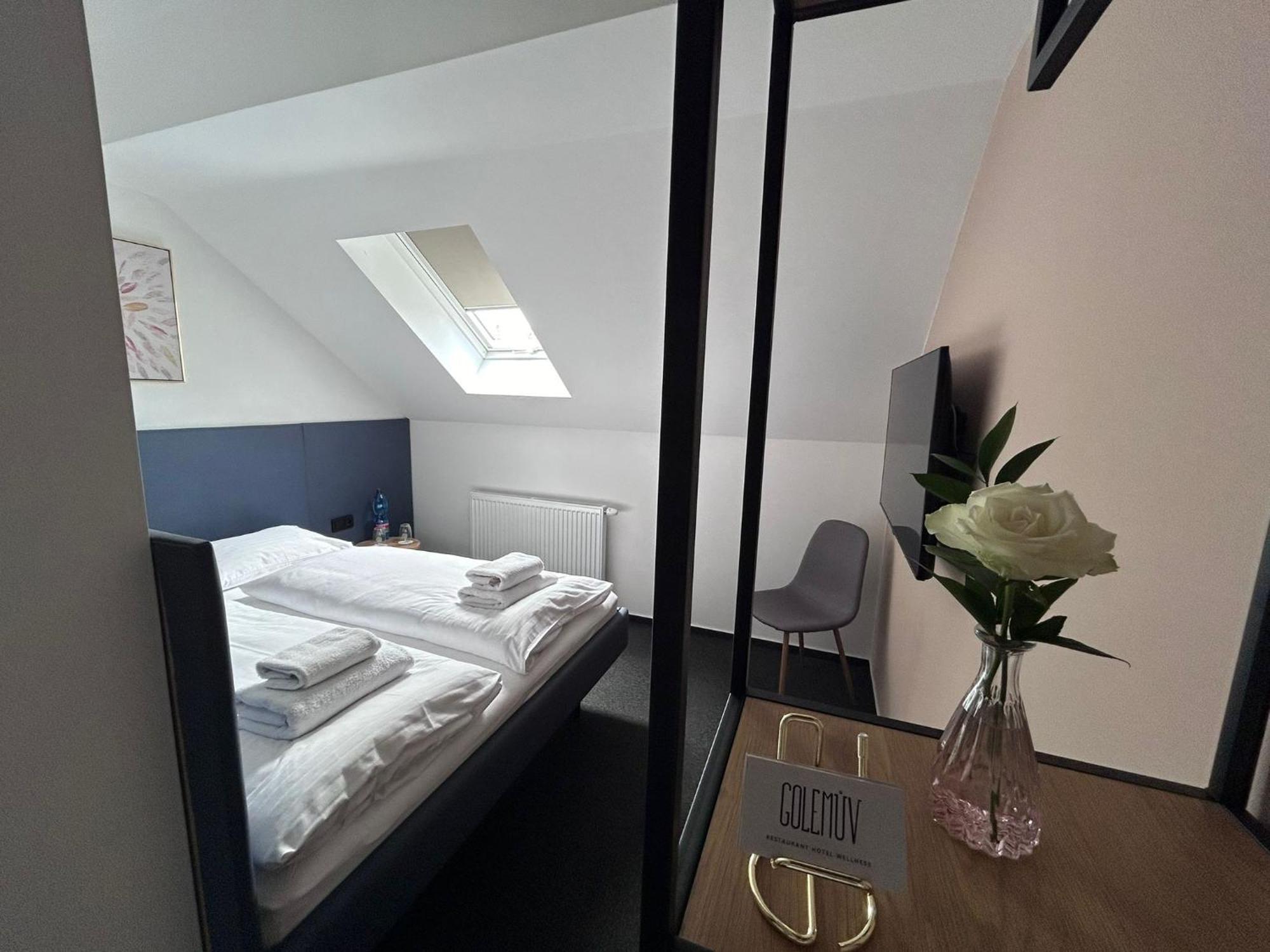 Golden Golem & Hotell 3*