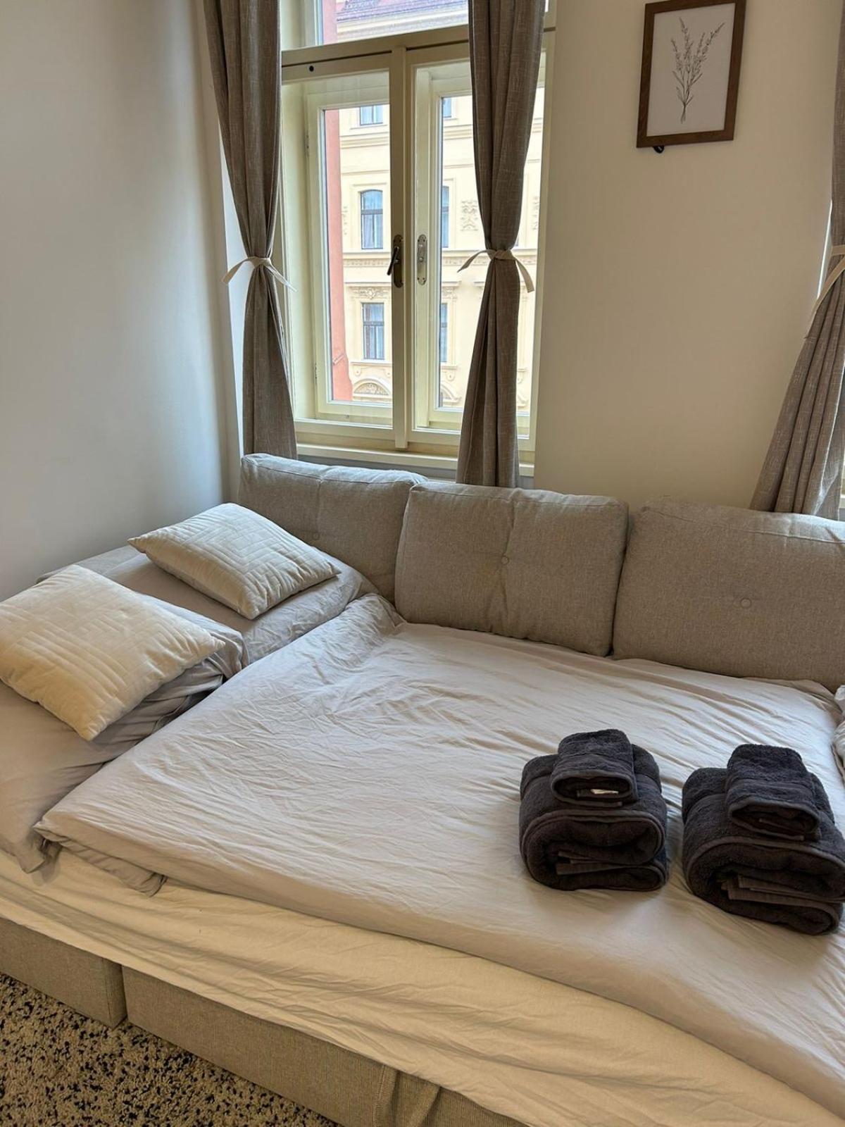 Flat With Balcony And Garage * Prague