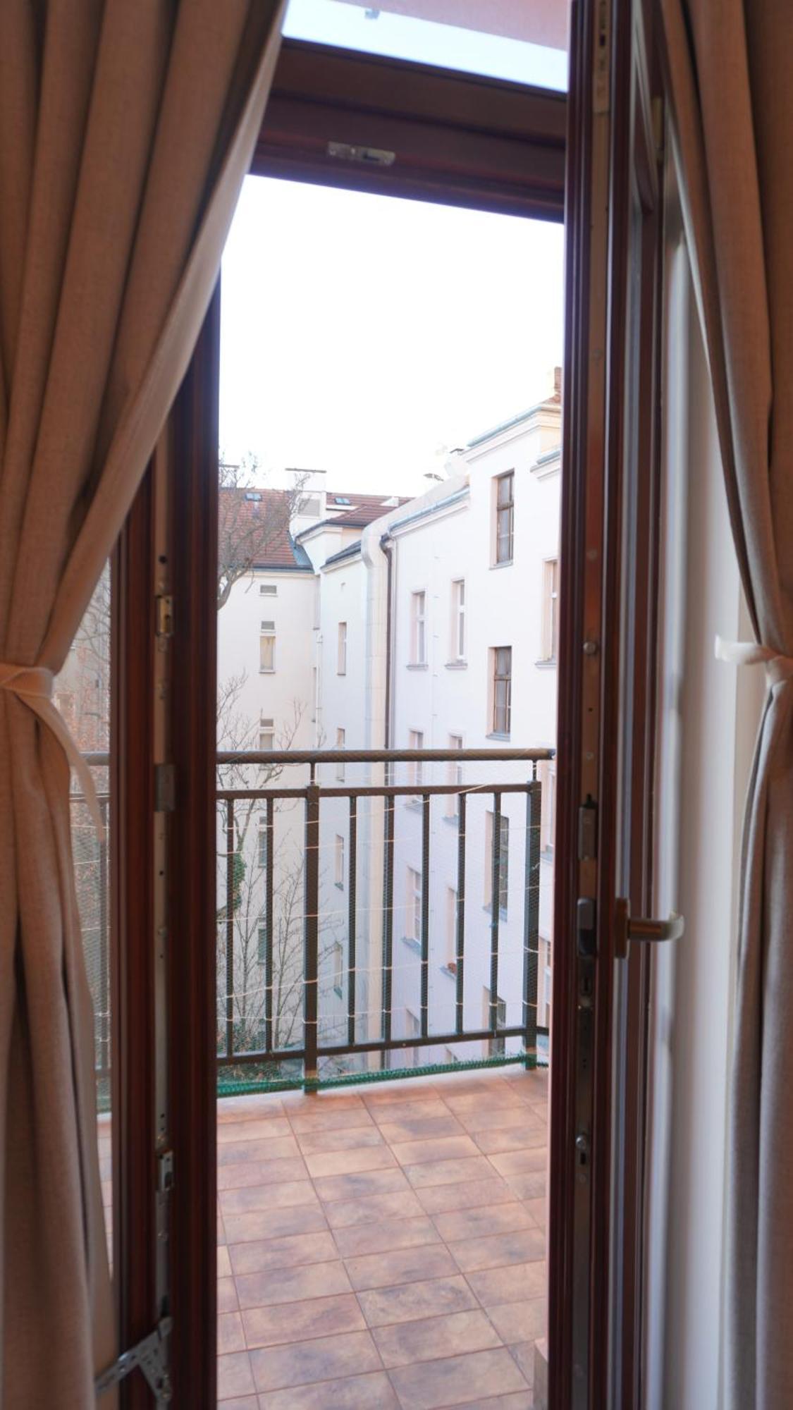 Apartment Flat With Balcony And Garage *