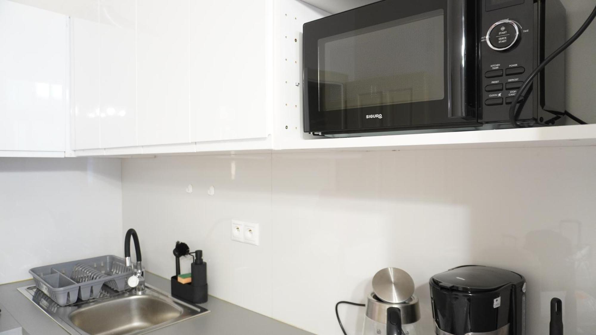 Flat With Balcony And Garage Apartment *