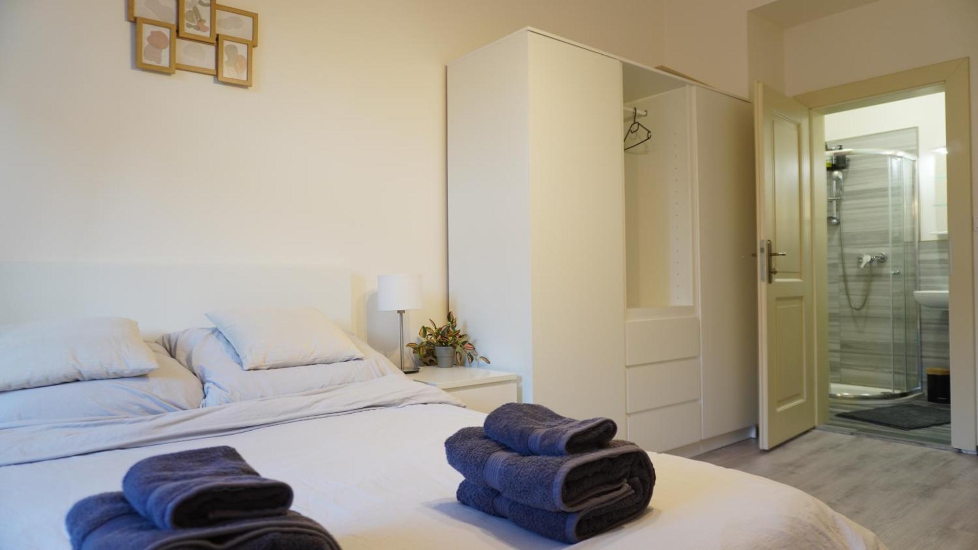 Apartment Flat With Balcony And Garage *
