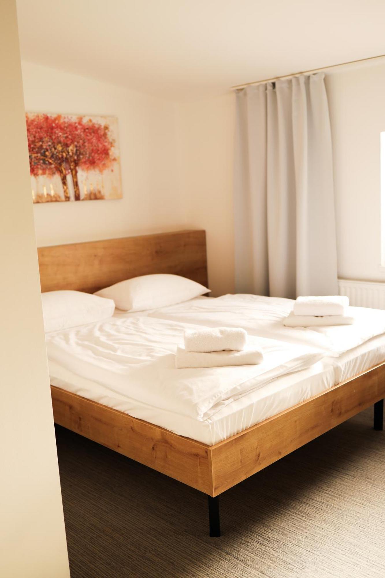 Golden Golem & Hotell 3*