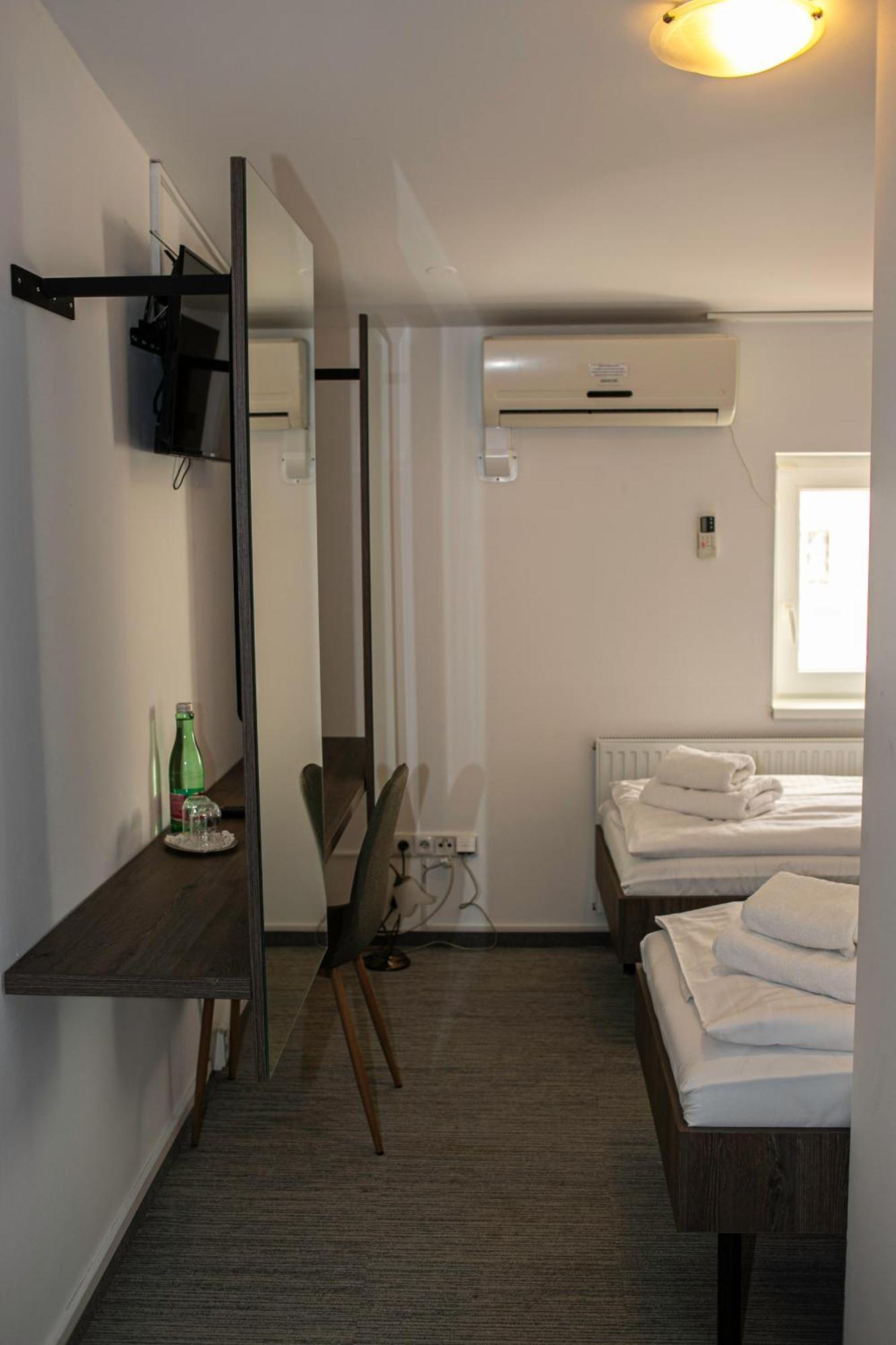 Golden Golem & Hotell Prag