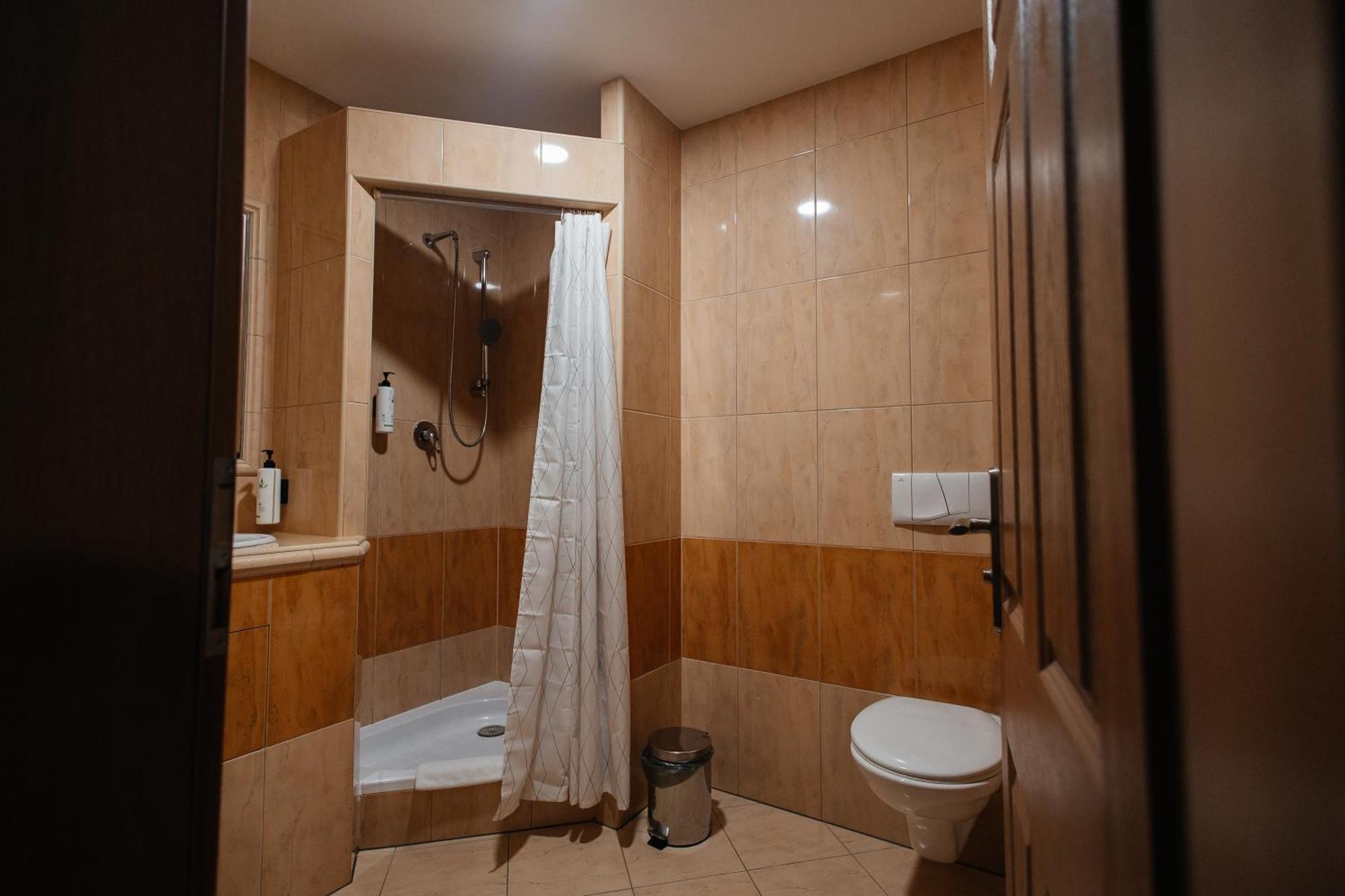Golden Golem & Hotell Prag