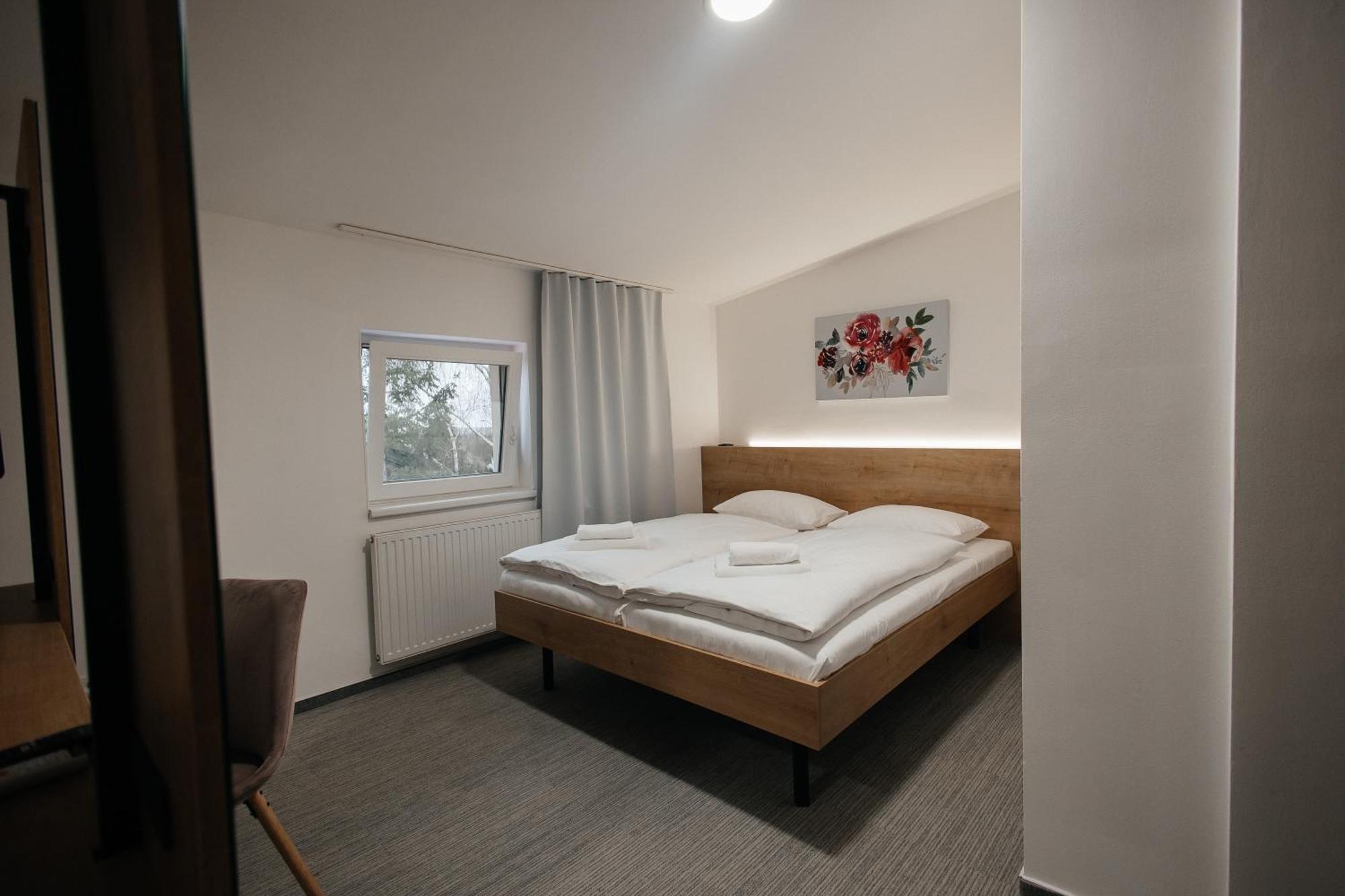Hotel Golden Golem & 3*