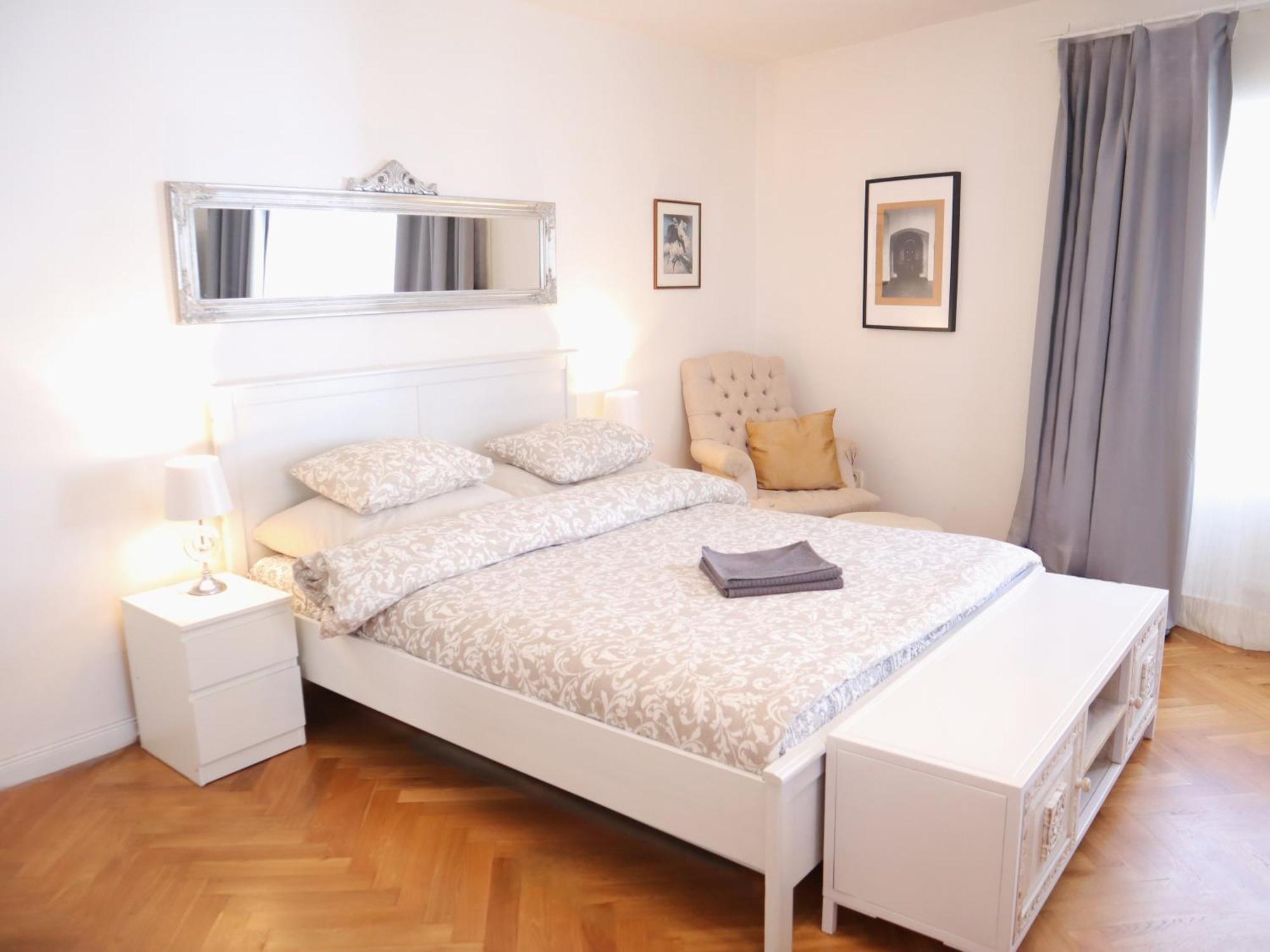 Homestay At The Blue Lion & Parking Assistance Prague