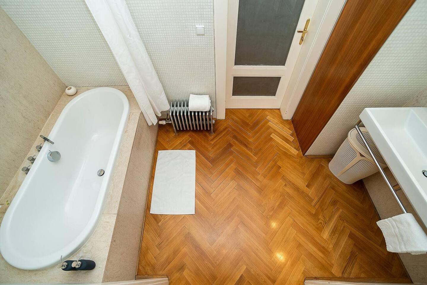 Apartment Elegant Old Town With Balcony With Free Garage *