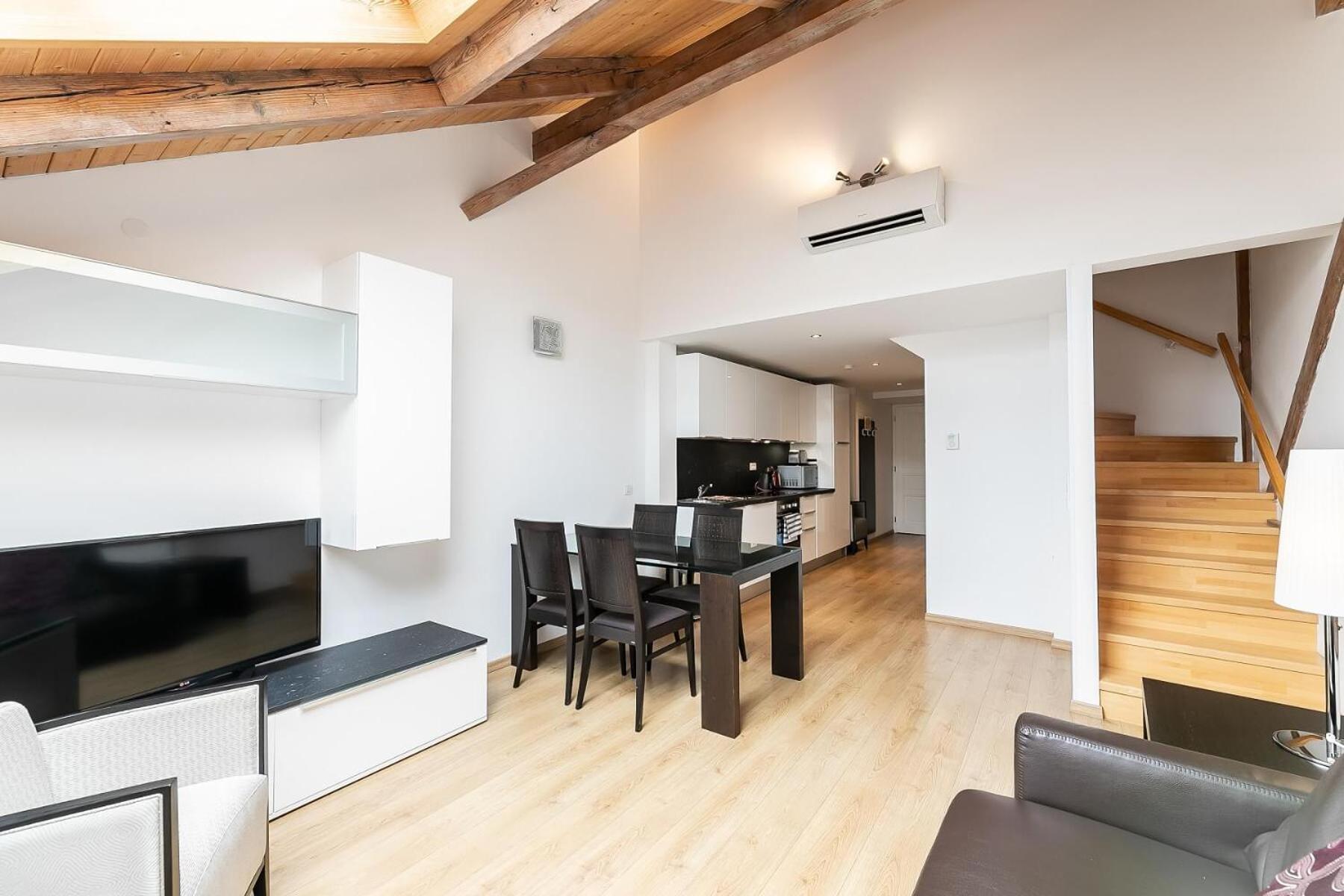 Apartment Riverside Palace Prag