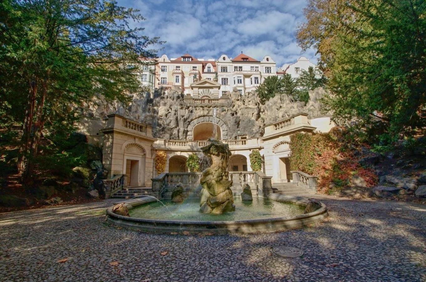 Location In Prague! 4 Bedrooms And Super Host! *